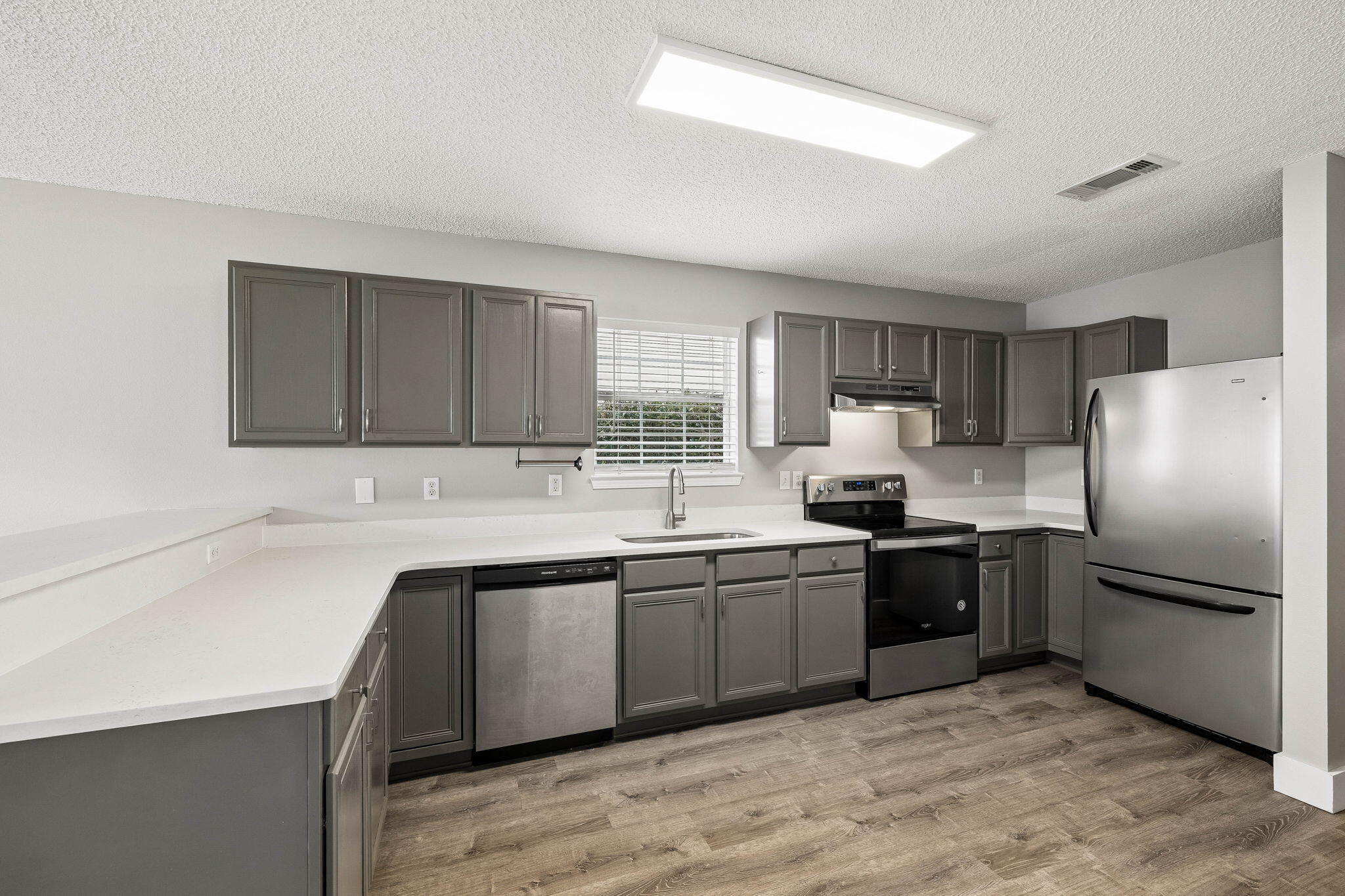 TWIN LAKES ESTATES - Residential