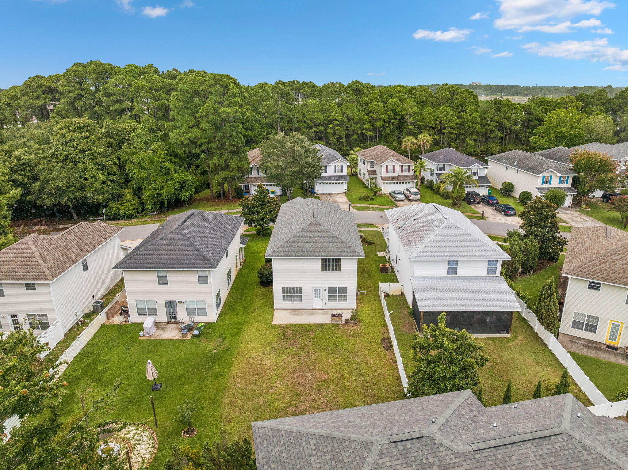 TWIN LAKES ESTATES - Residential