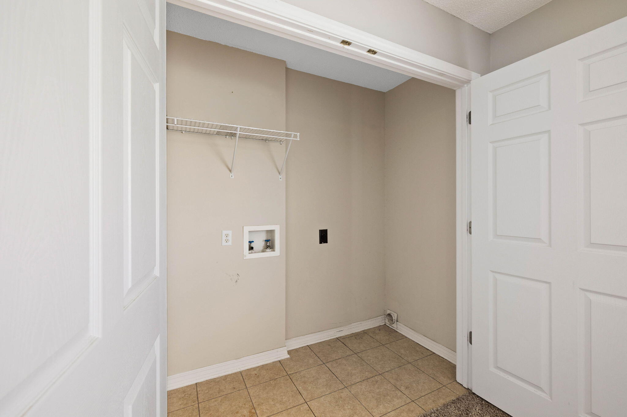 TWIN LAKES ESTATES - Residential