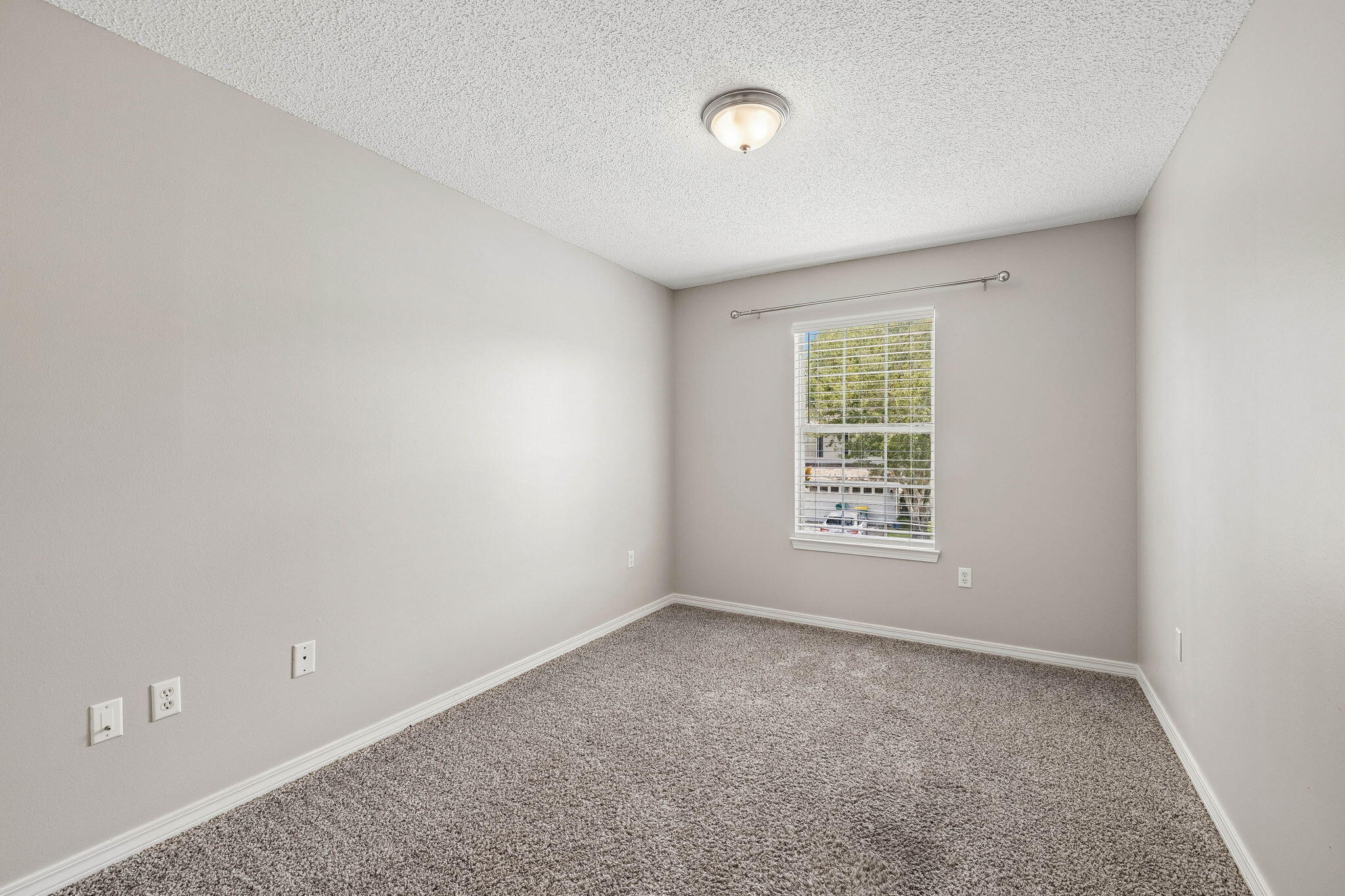 TWIN LAKES ESTATES - Residential