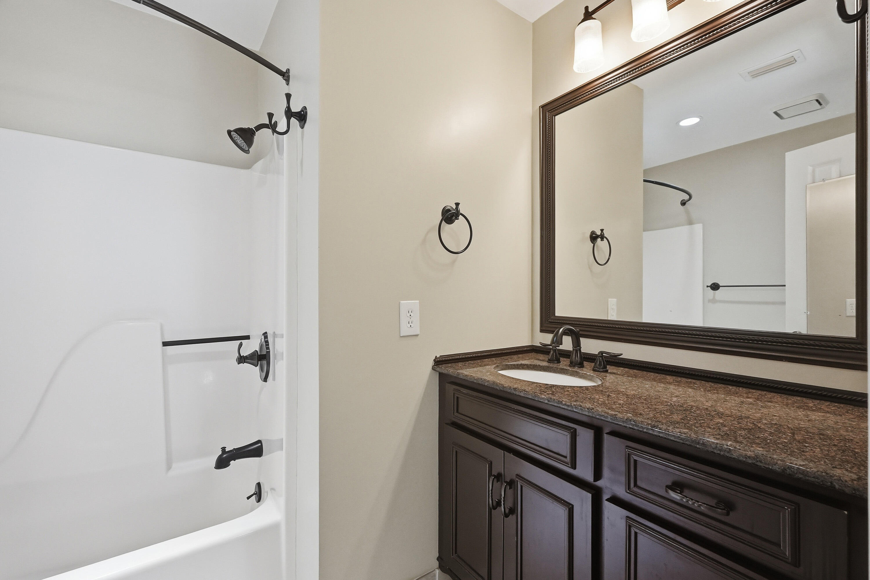 GARNIERS CAY T/H - Residential