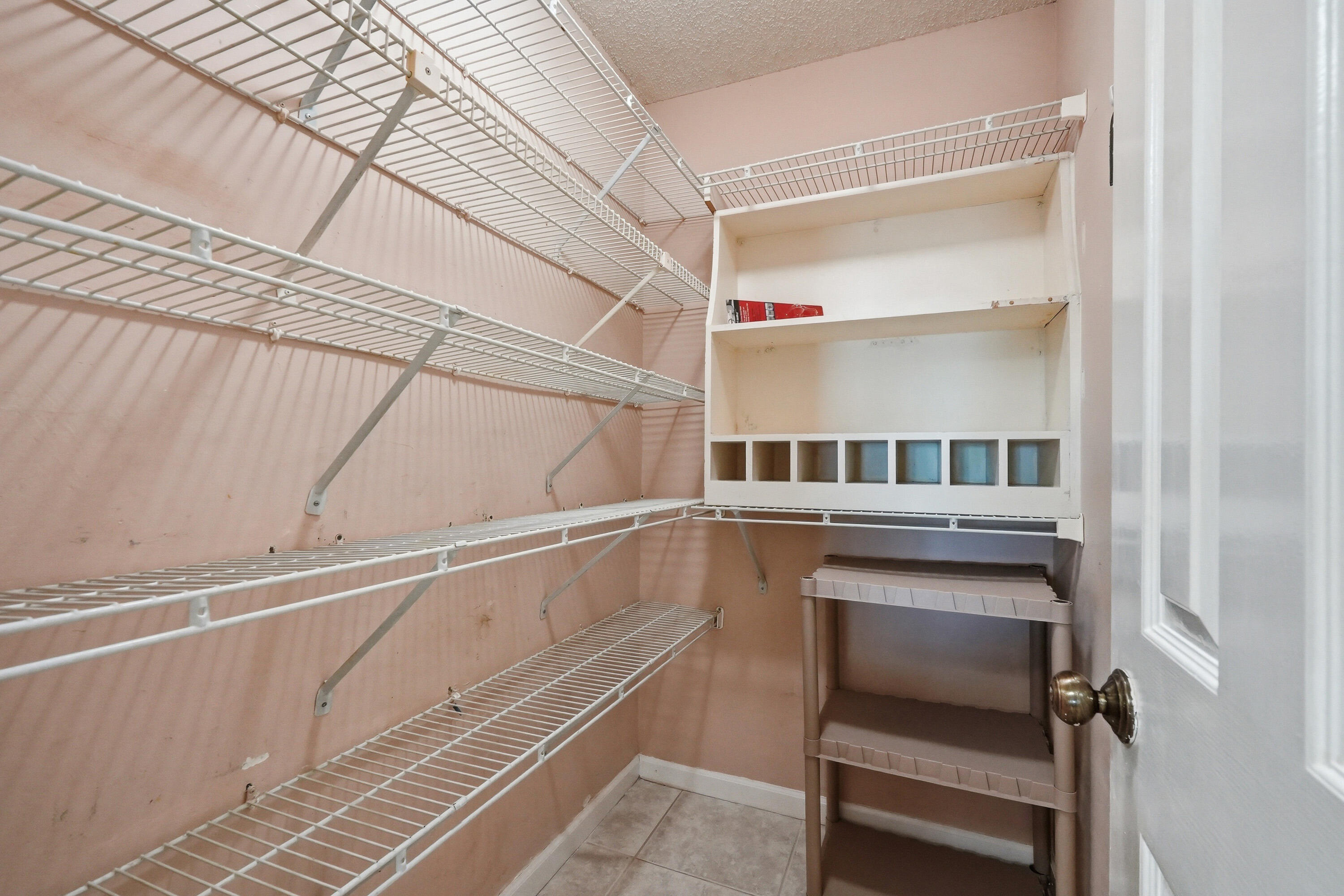 GARNIERS CAY T/H - Residential