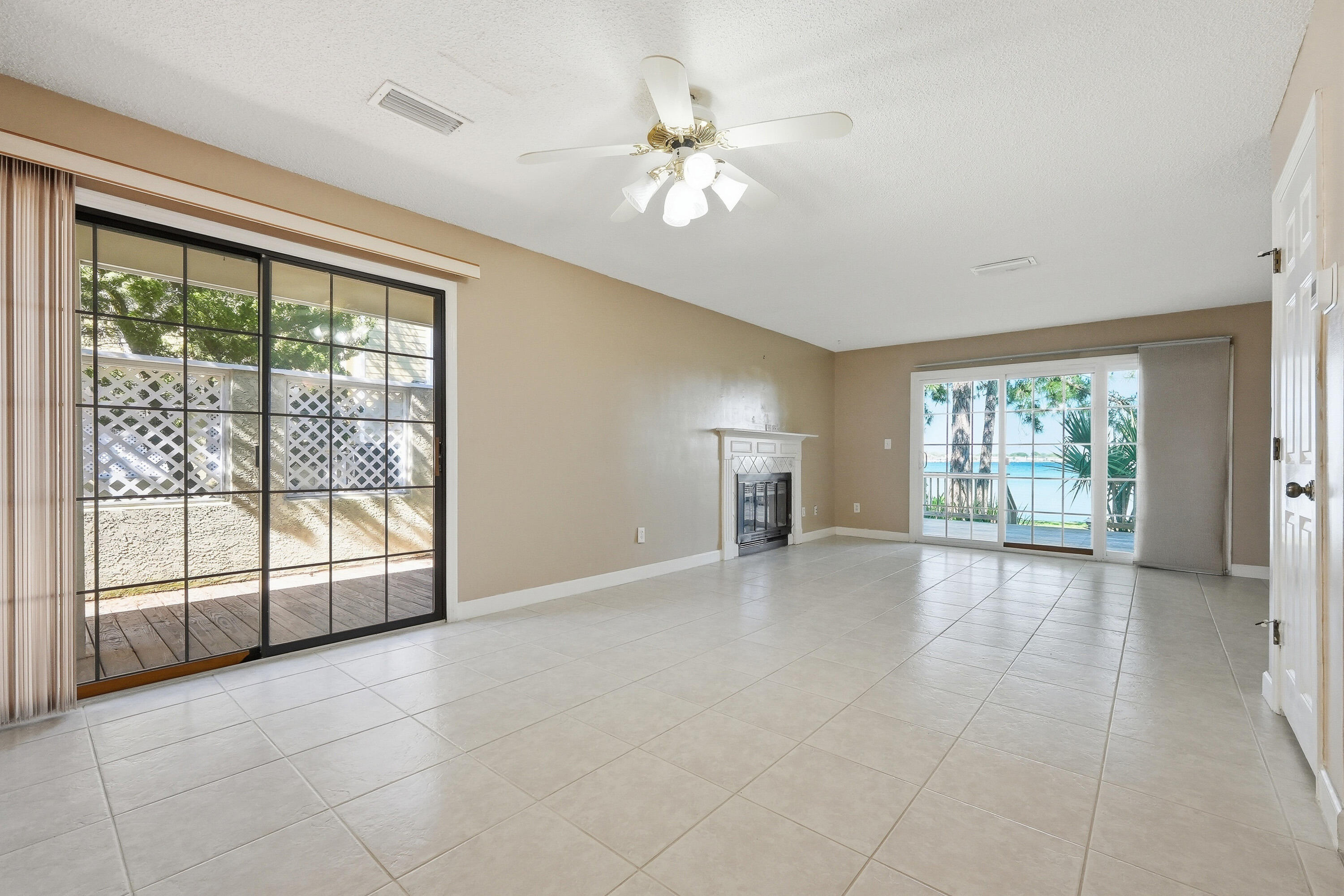 GARNIERS CAY T/H - Residential