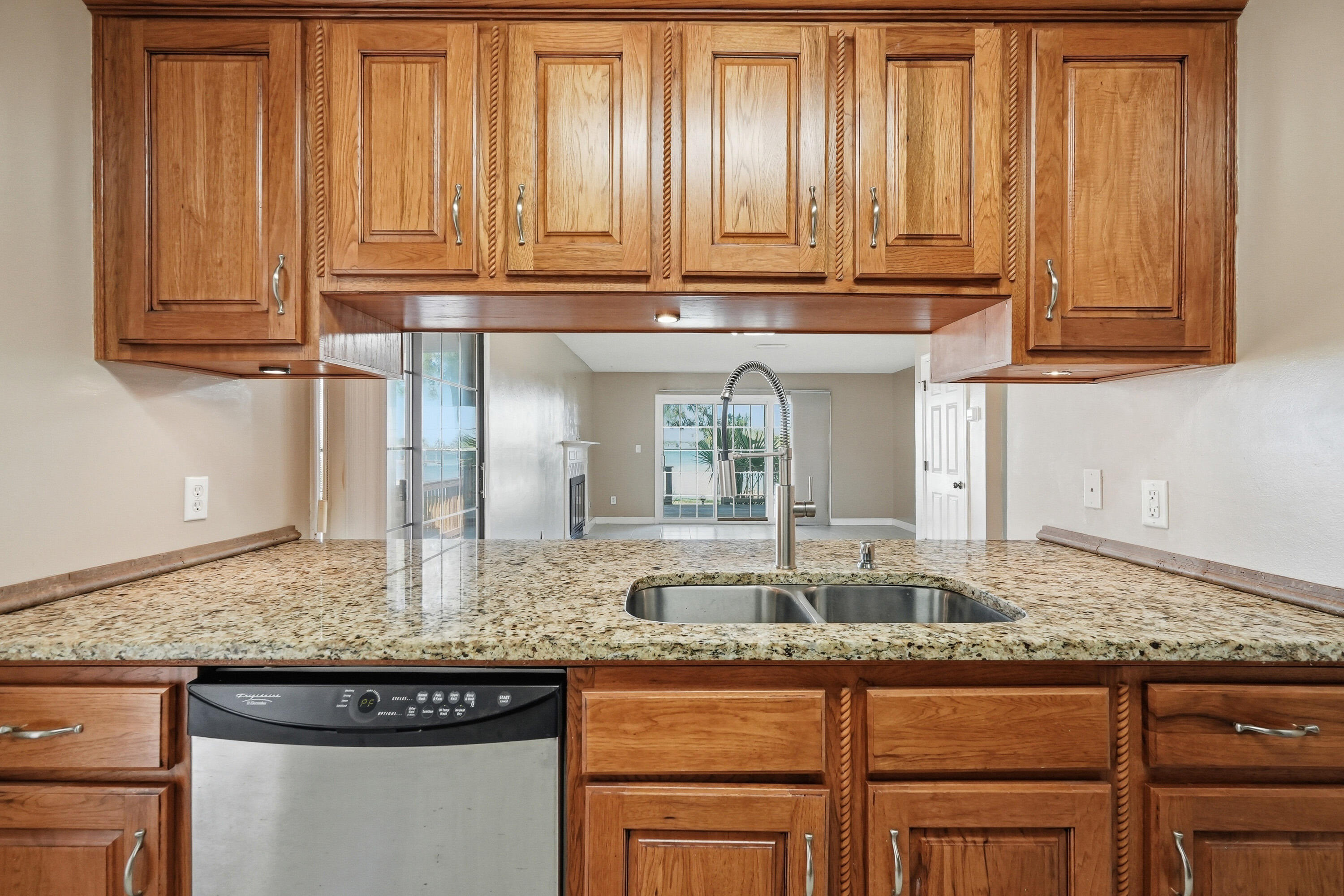 GARNIERS CAY T/H - Residential