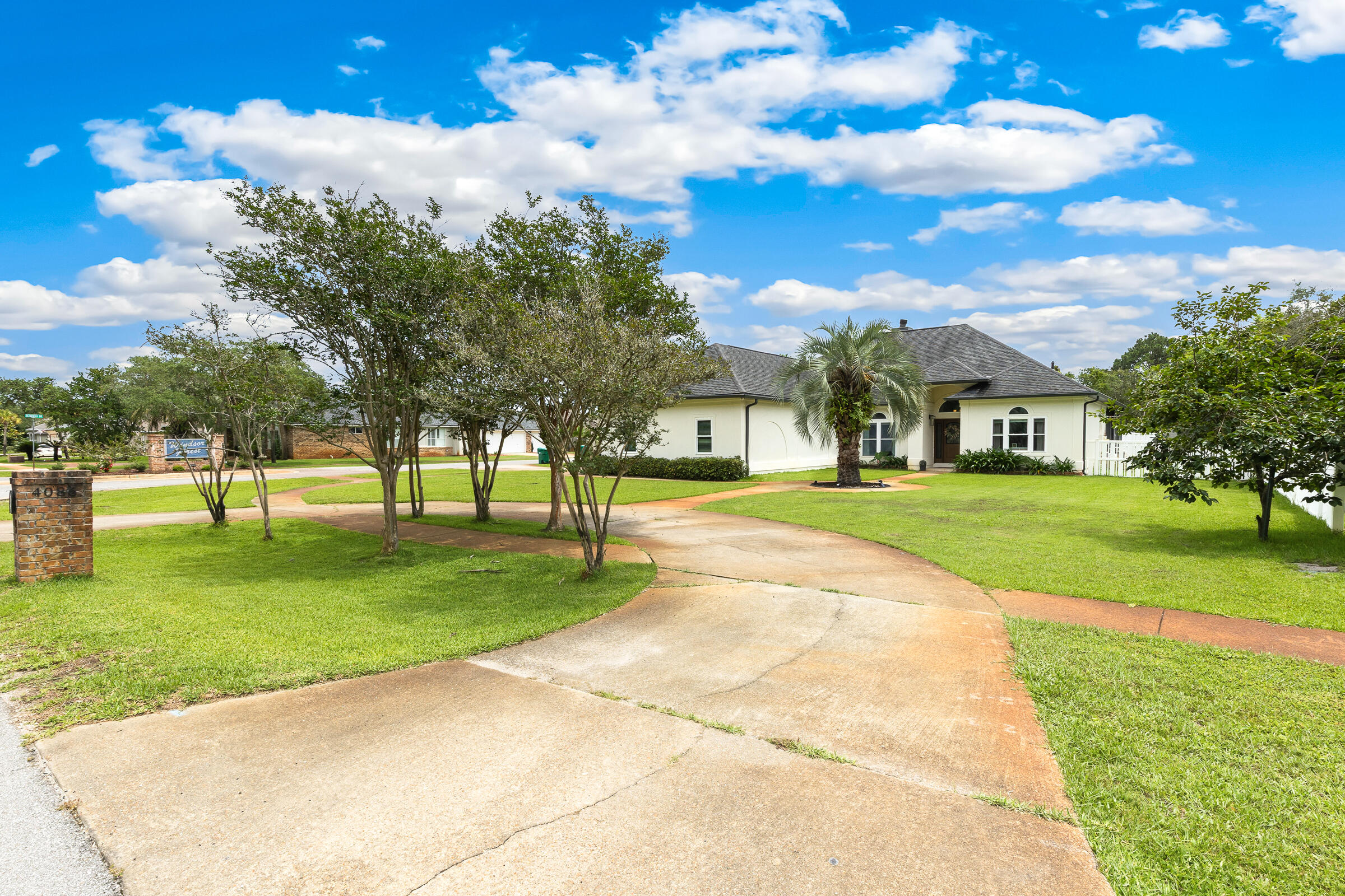 WINDSOR FOREST - Residential