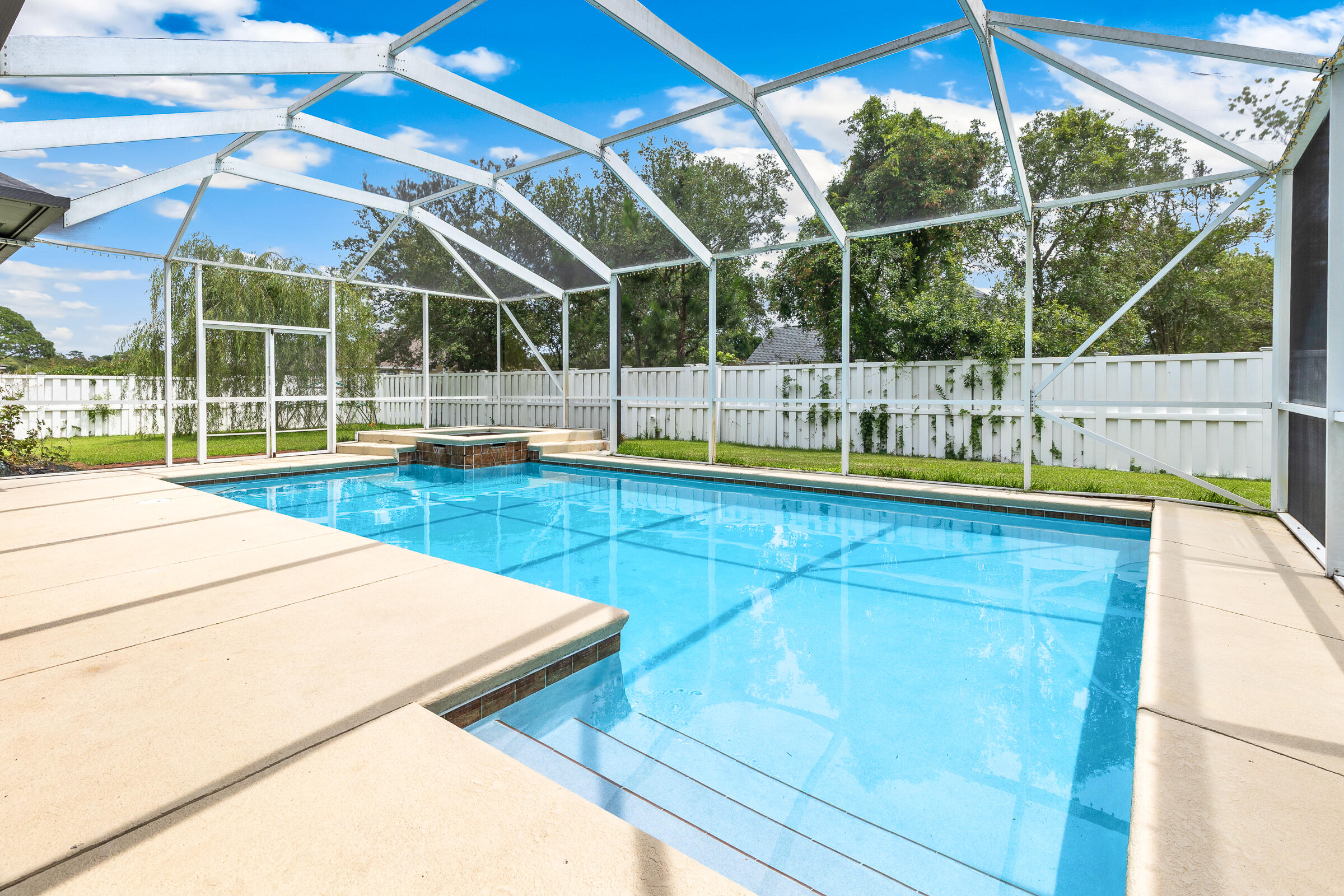 WINDSOR FOREST - Residential