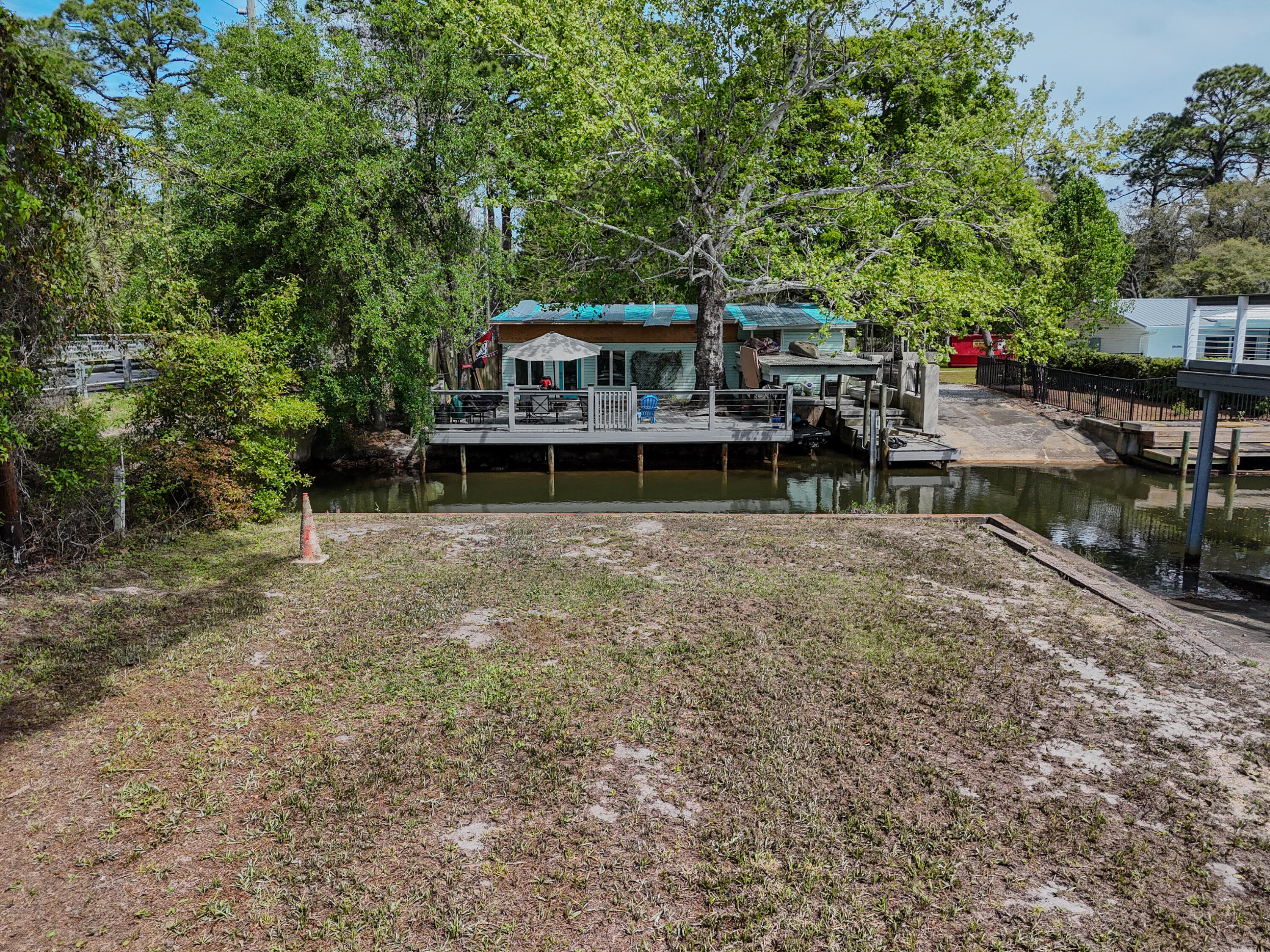 HARBOR OAKS - Land