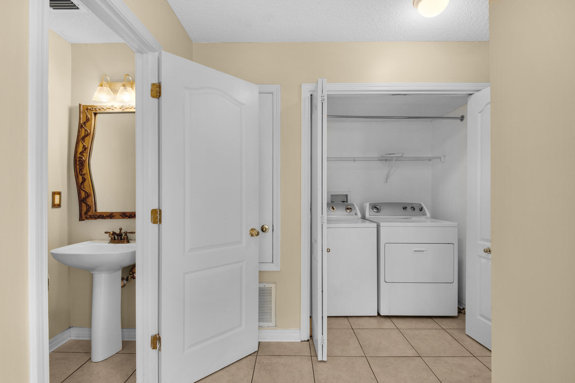 SHALIMAR COMMONS - Residential Lease