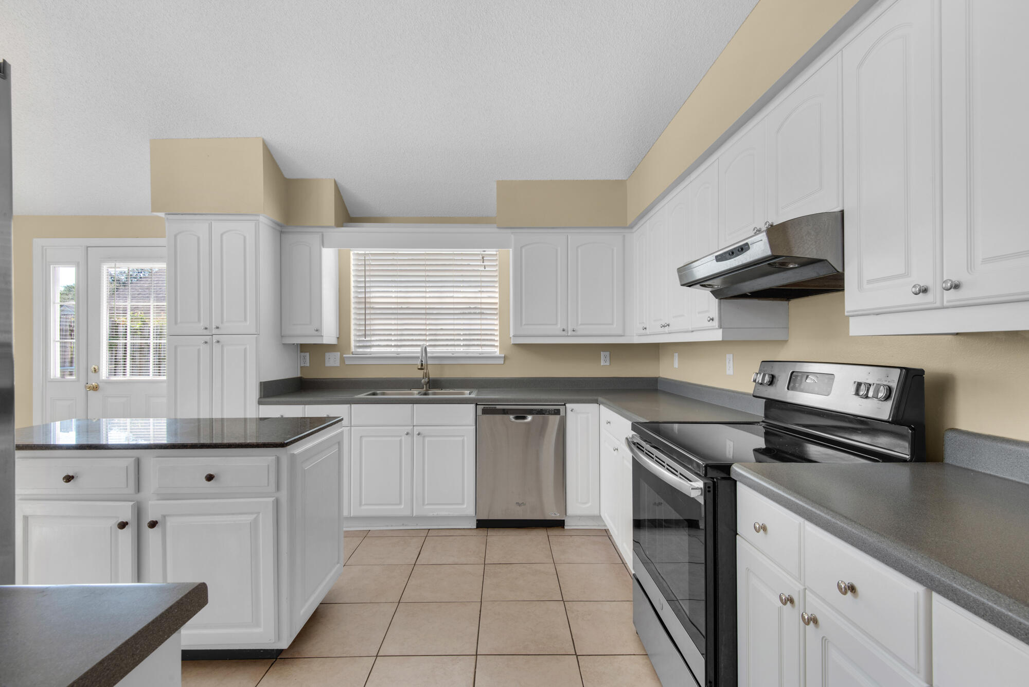 SHALIMAR COMMONS - Residential Lease