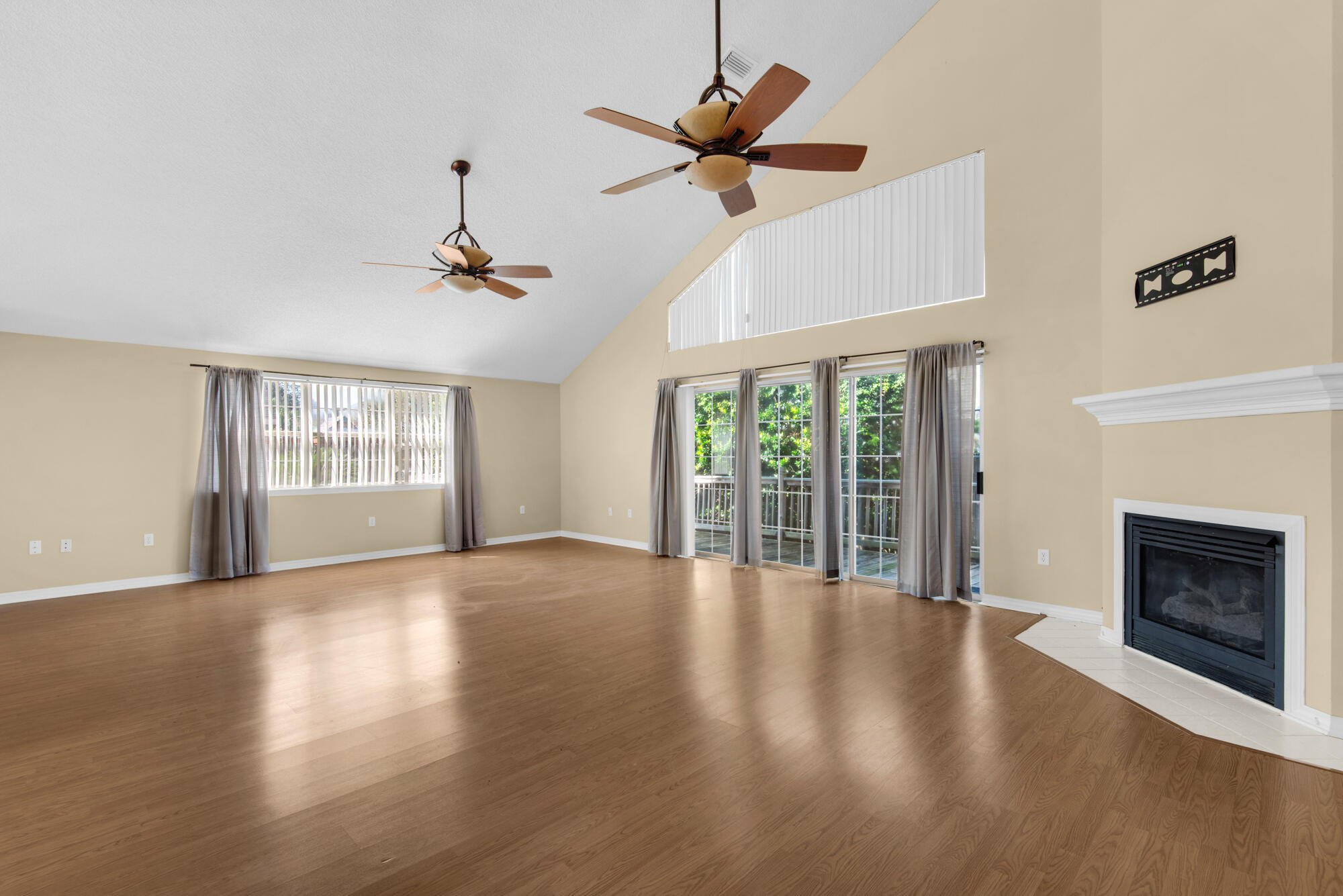SHALIMAR COMMONS - Residential Lease