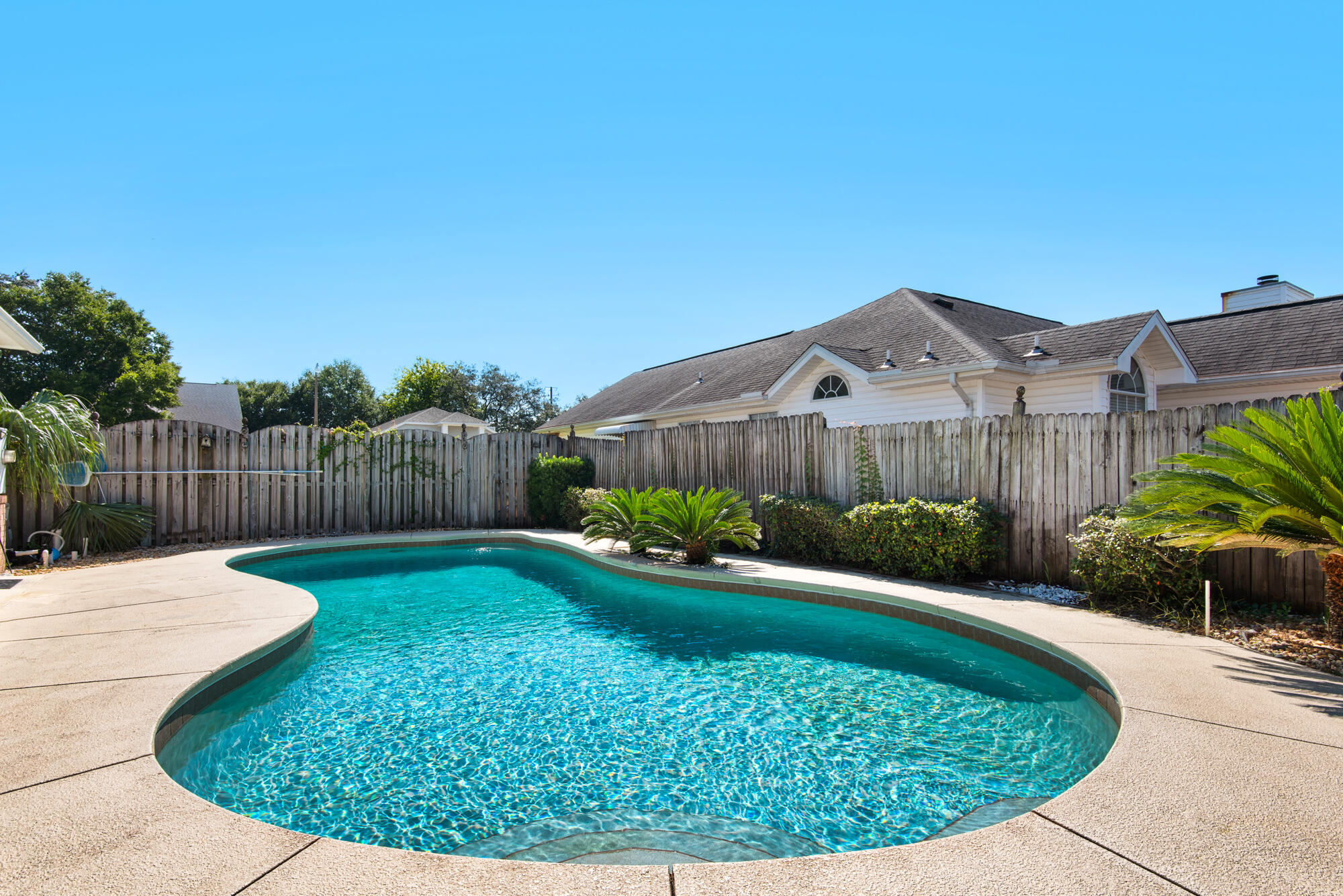 SHALIMAR COMMONS - Residential Lease