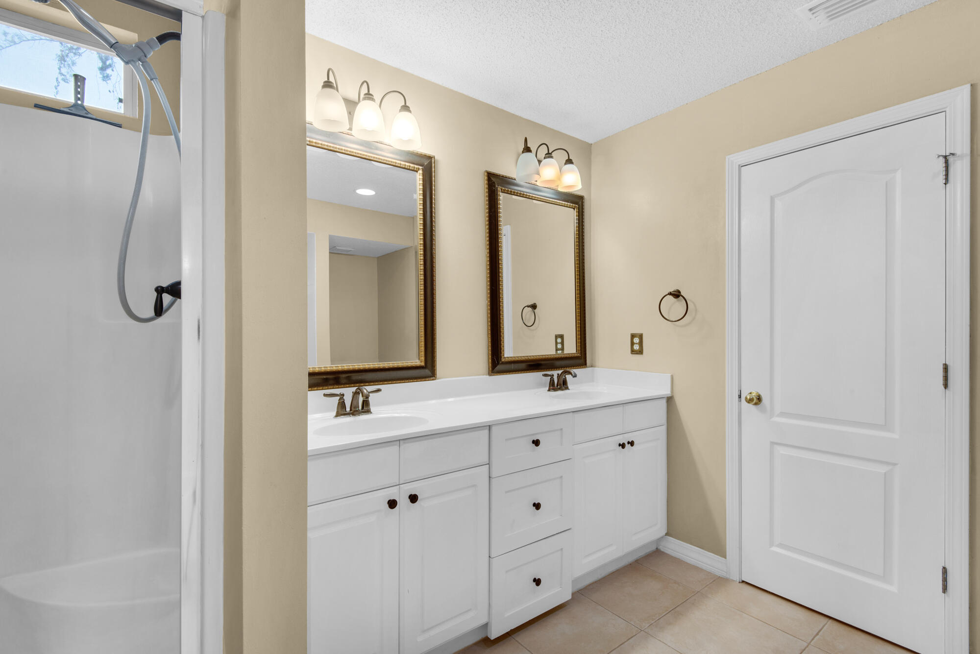 SHALIMAR COMMONS - Residential Lease