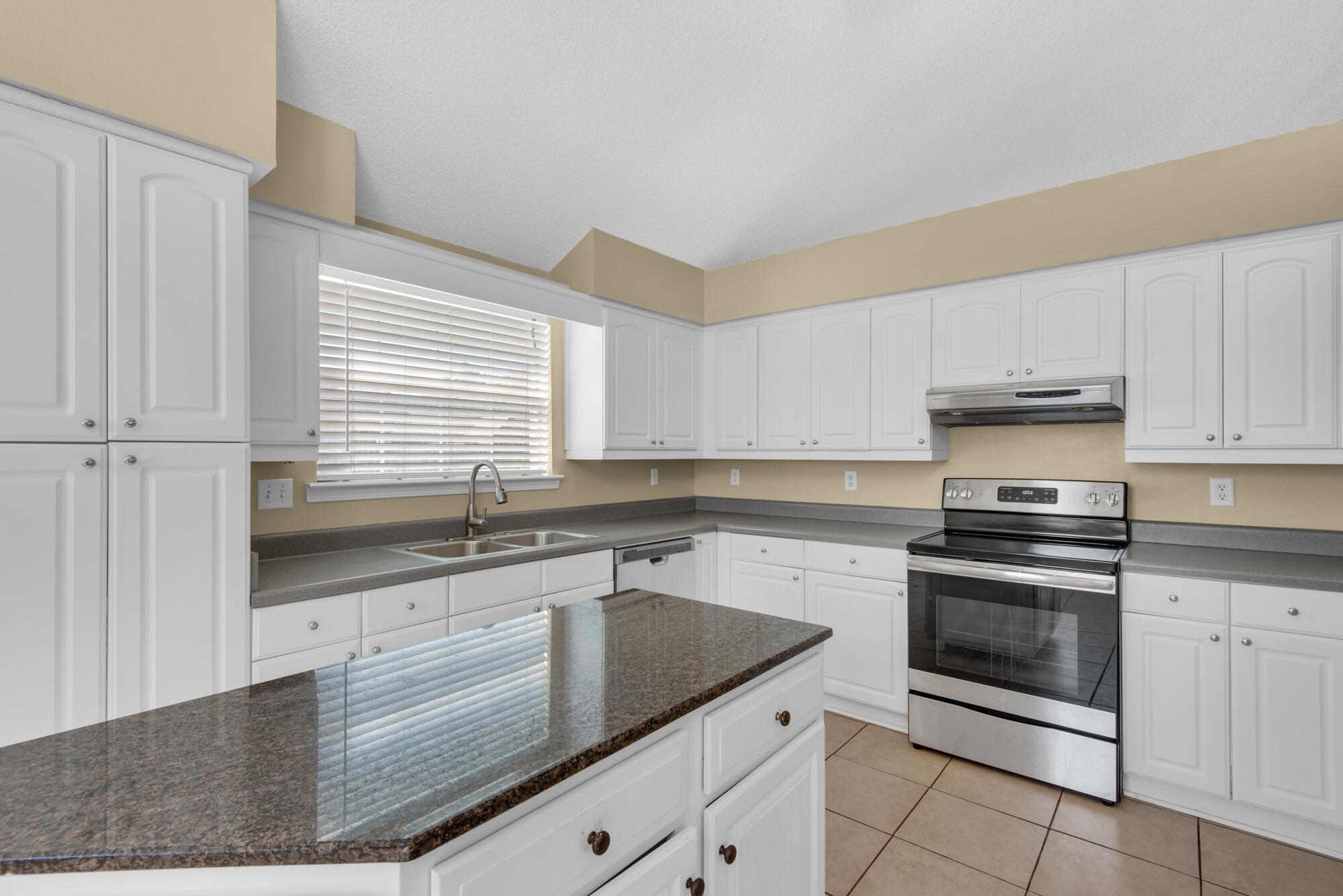 SHALIMAR COMMONS - Residential Lease