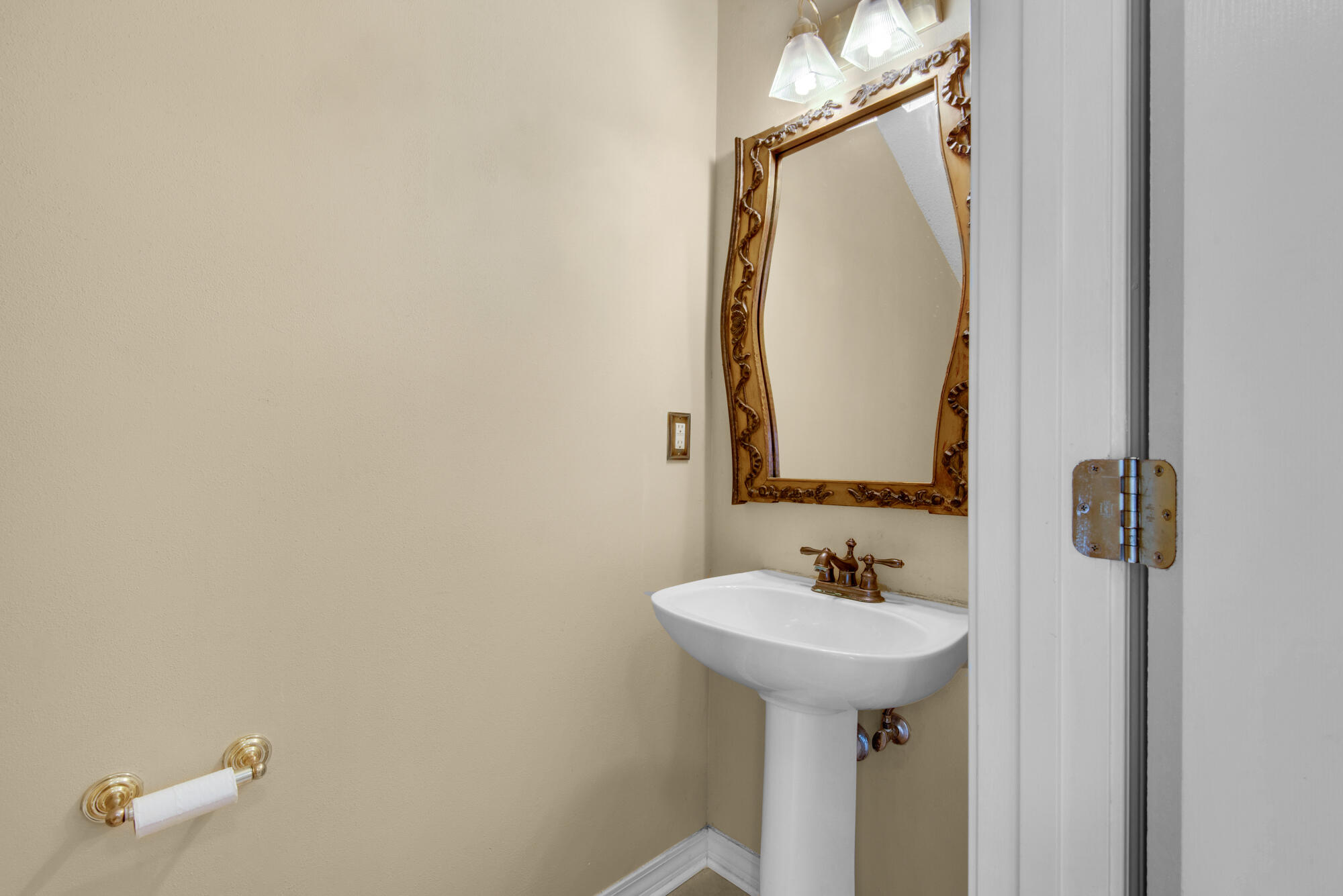 SHALIMAR COMMONS - Residential Lease