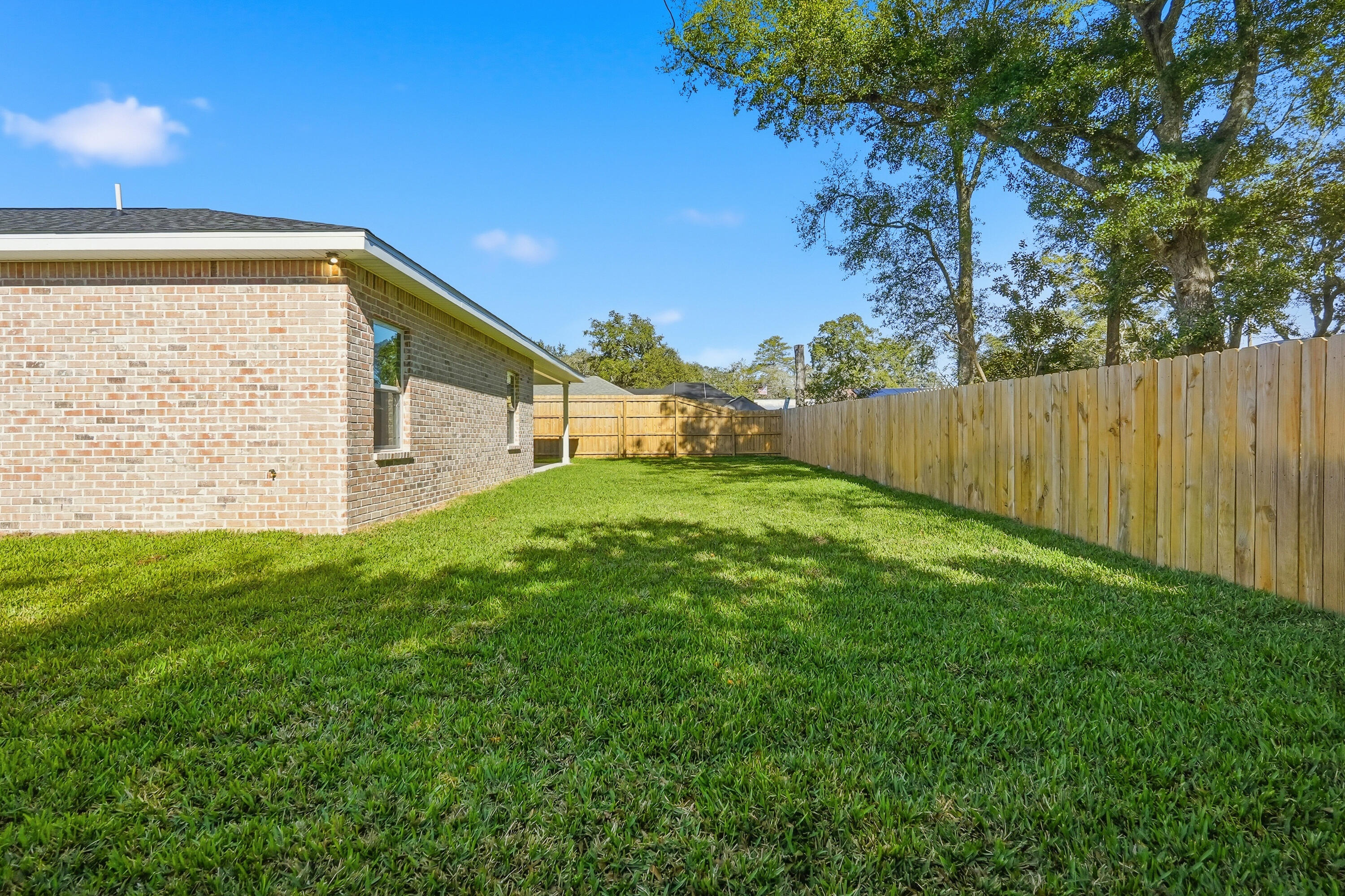 BEG NE COR OF SE1/4 W 1328.7 FT N 110 FT E 4 FT - Residential