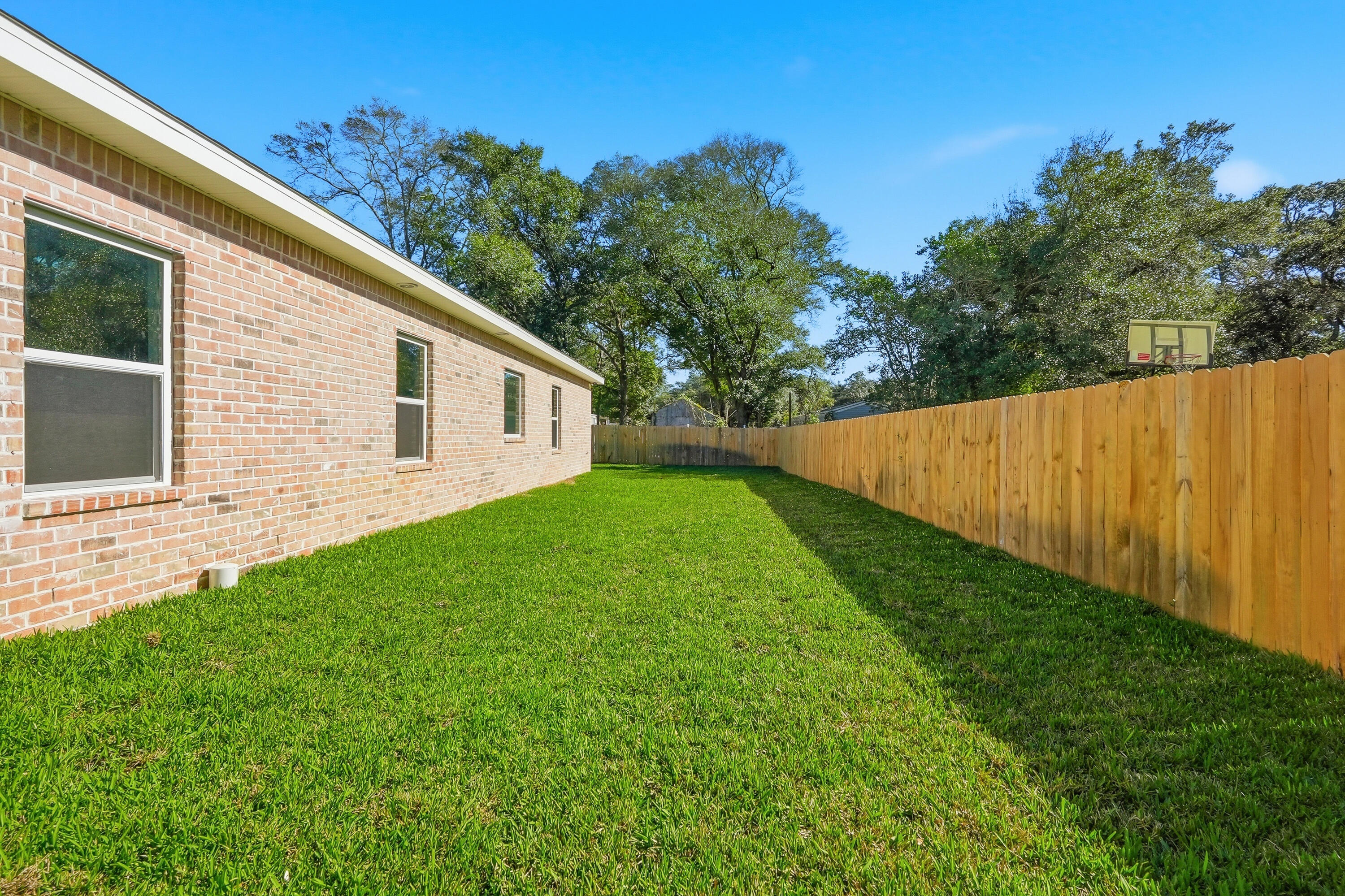 BEG NE COR OF SE1/4 W 1328.7 FT N 110 FT E 4 FT - Residential