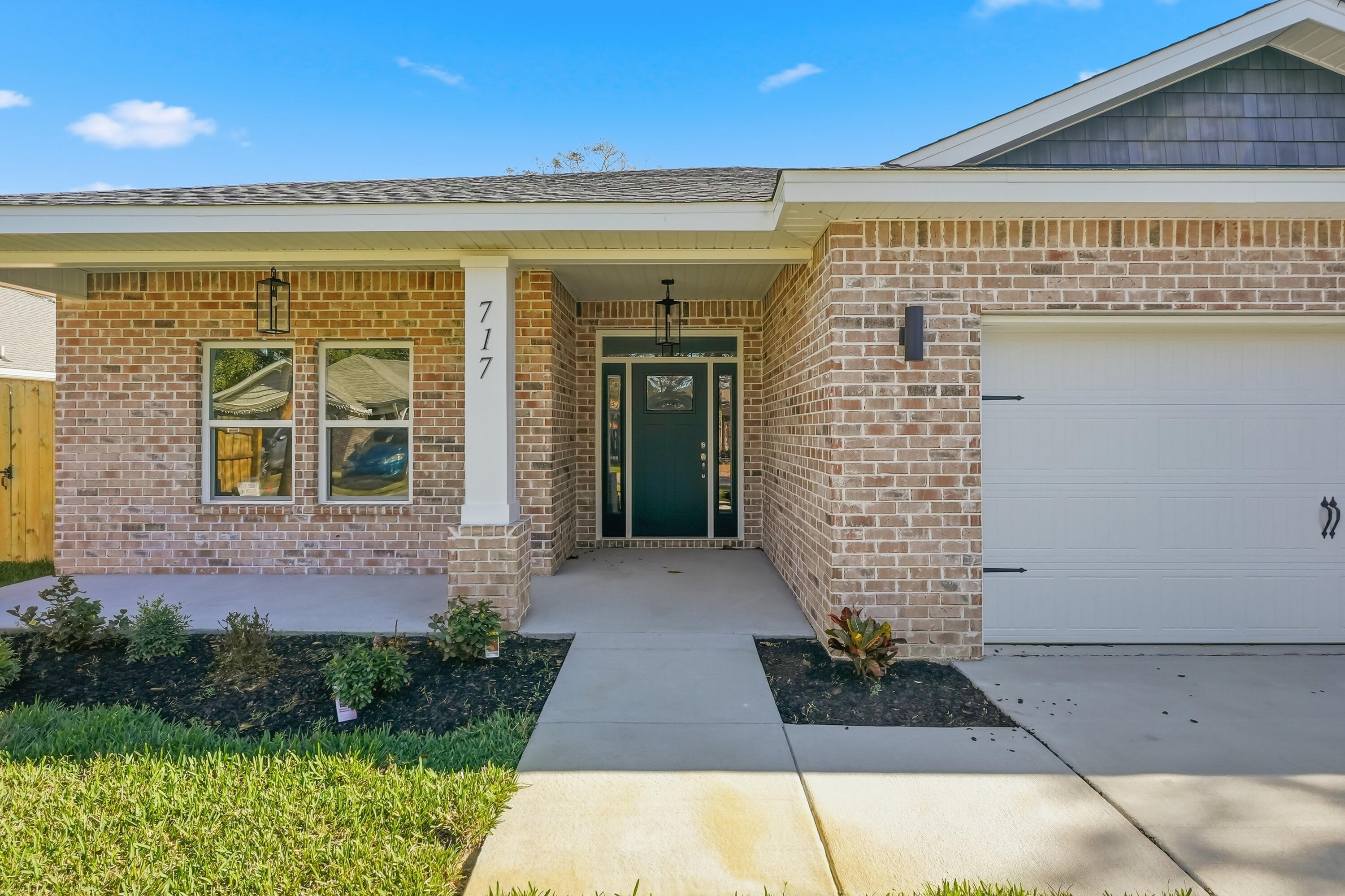 BEG NE COR OF SE1/4 W 1328.7 FT N 110 FT E 4 FT - Residential