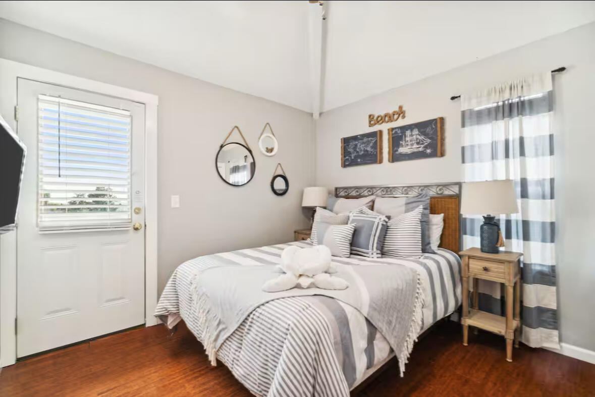 HOLIDAY BEACH UNIT 14 - Residential