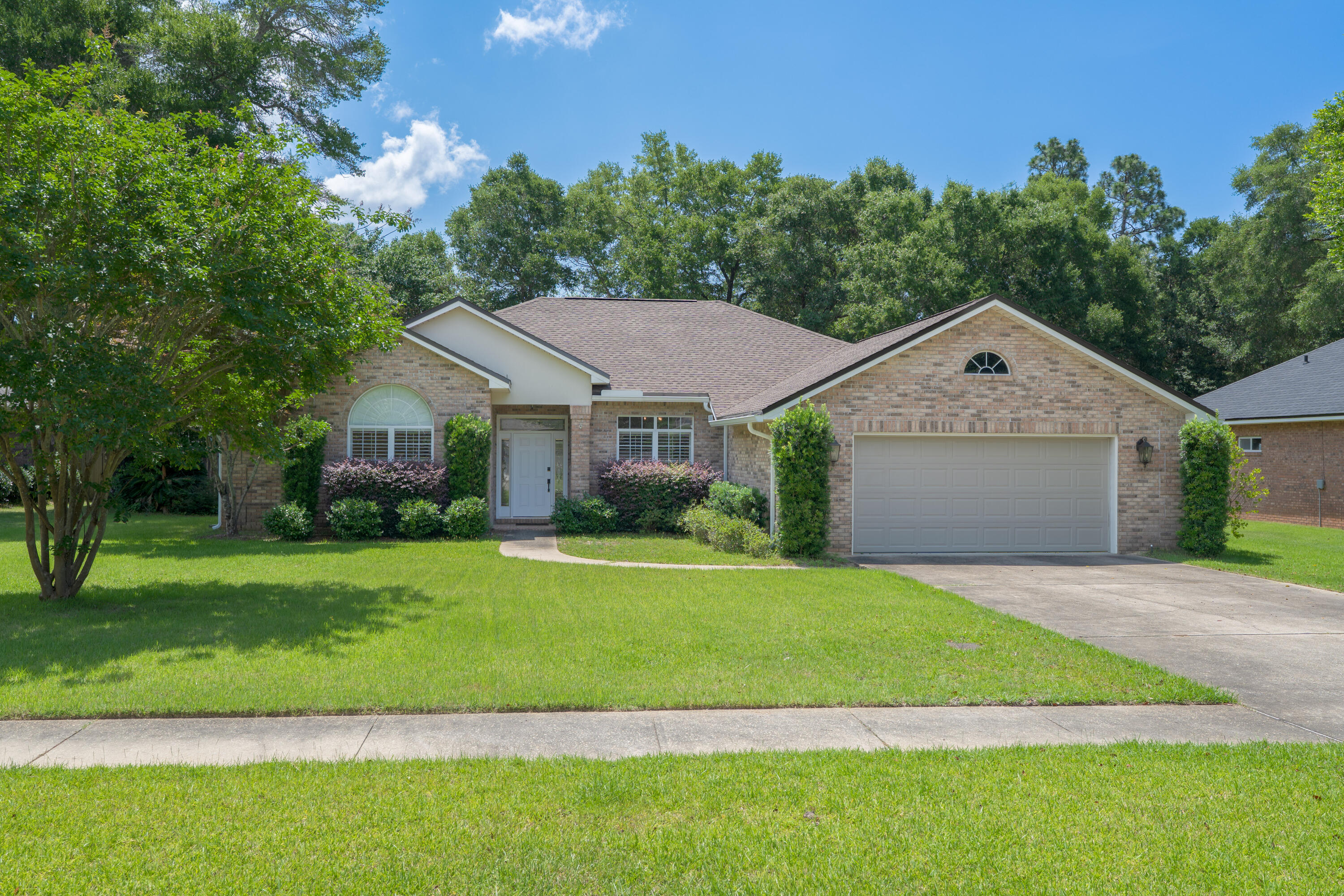 Amazing neighborhood & beautiful home located in the coveted neighborhood of Kildare Circle in Rocky Bayou Estates. There is more than enough room for everyone in this 2400+ sf stunning home with 4 bedrooms and 2.5 baths. This lovely home features hardwood floors, tile, vaulted ceilings, gas fireplace and a large screened porch. The kitchen is well equipped offering newer SS appliances, granite counters, walk in pantry, and lots of cabinetry. The spacious and private master bedroom has a view of the beautiful back yard, gorgeous hardwood floors and a custom closet system complete with pull out drawers. The master bath has double vanities, separate garden tub and walk-in shower. The split bedroom plan offers 3 more bedrooms and another bath. Plus a powder room for your guests.