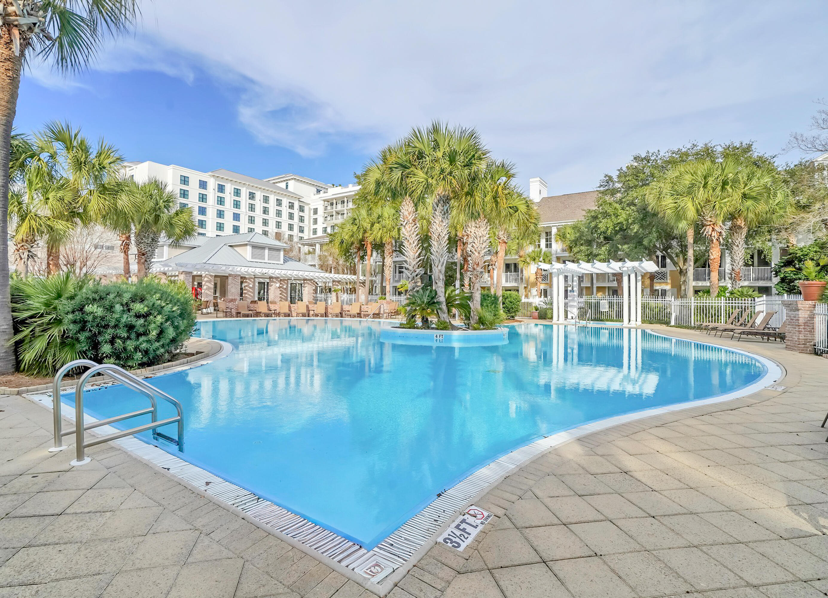 BAHIA CONDO - Residential