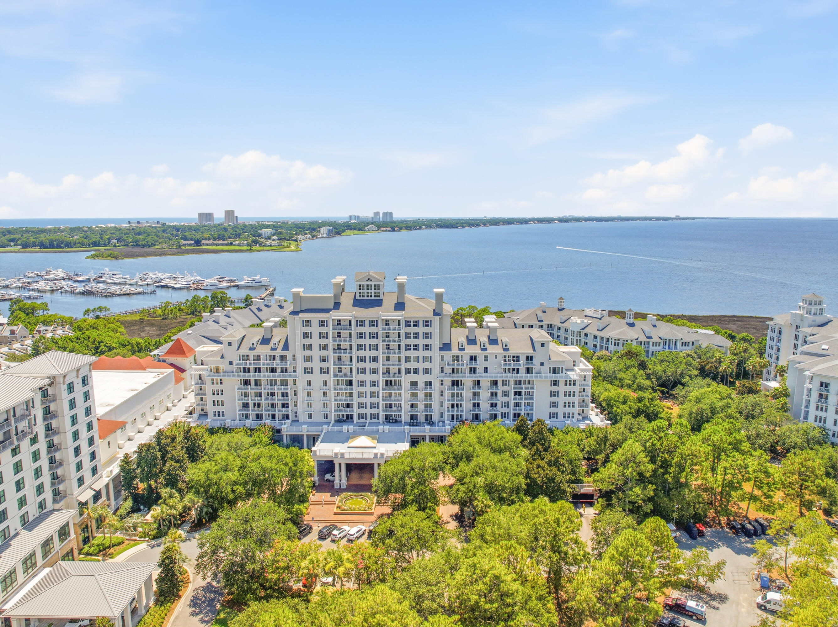 BAHIA CONDO - Residential