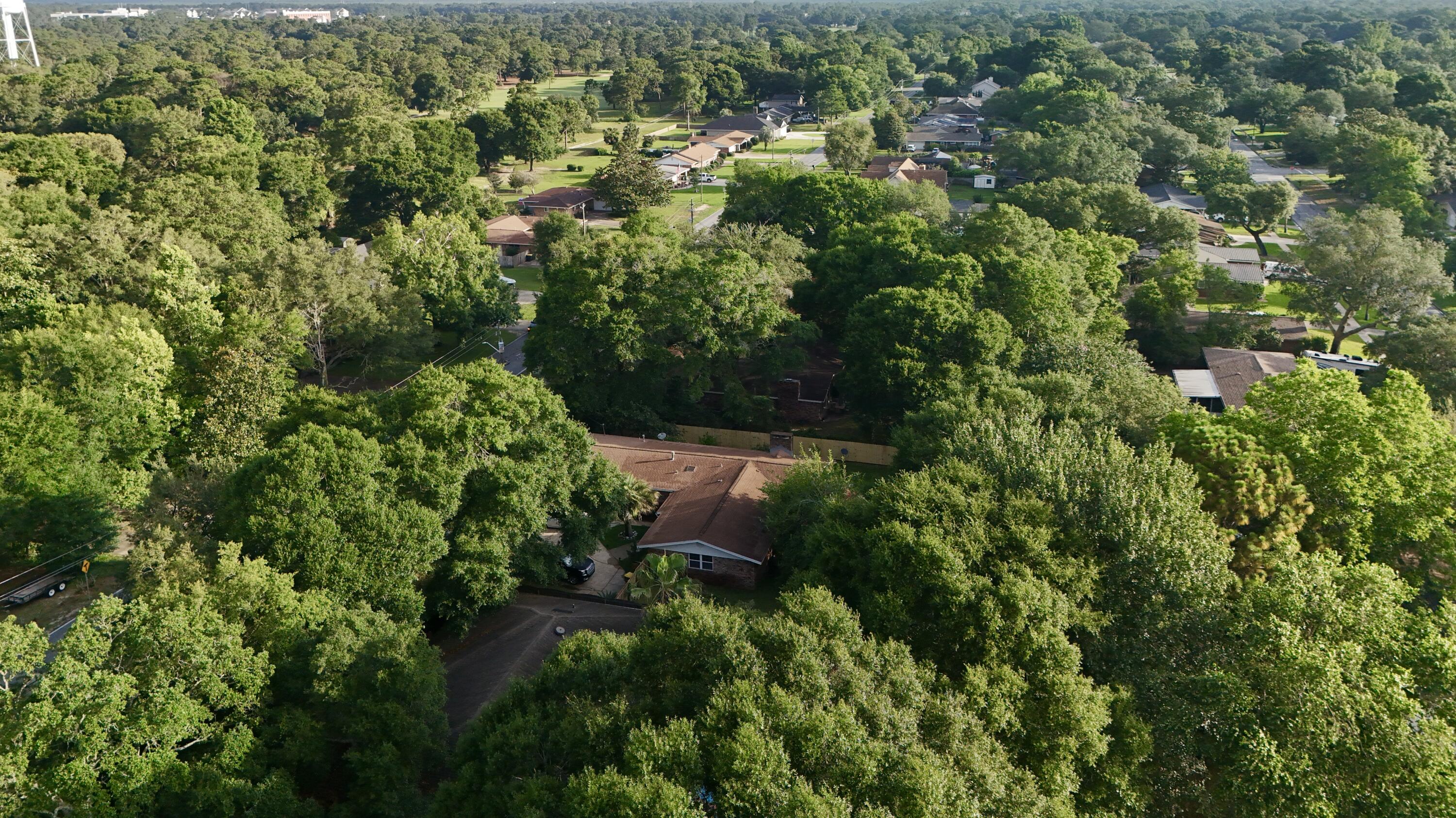 COUNTRY CLUB ESTATES - Residential