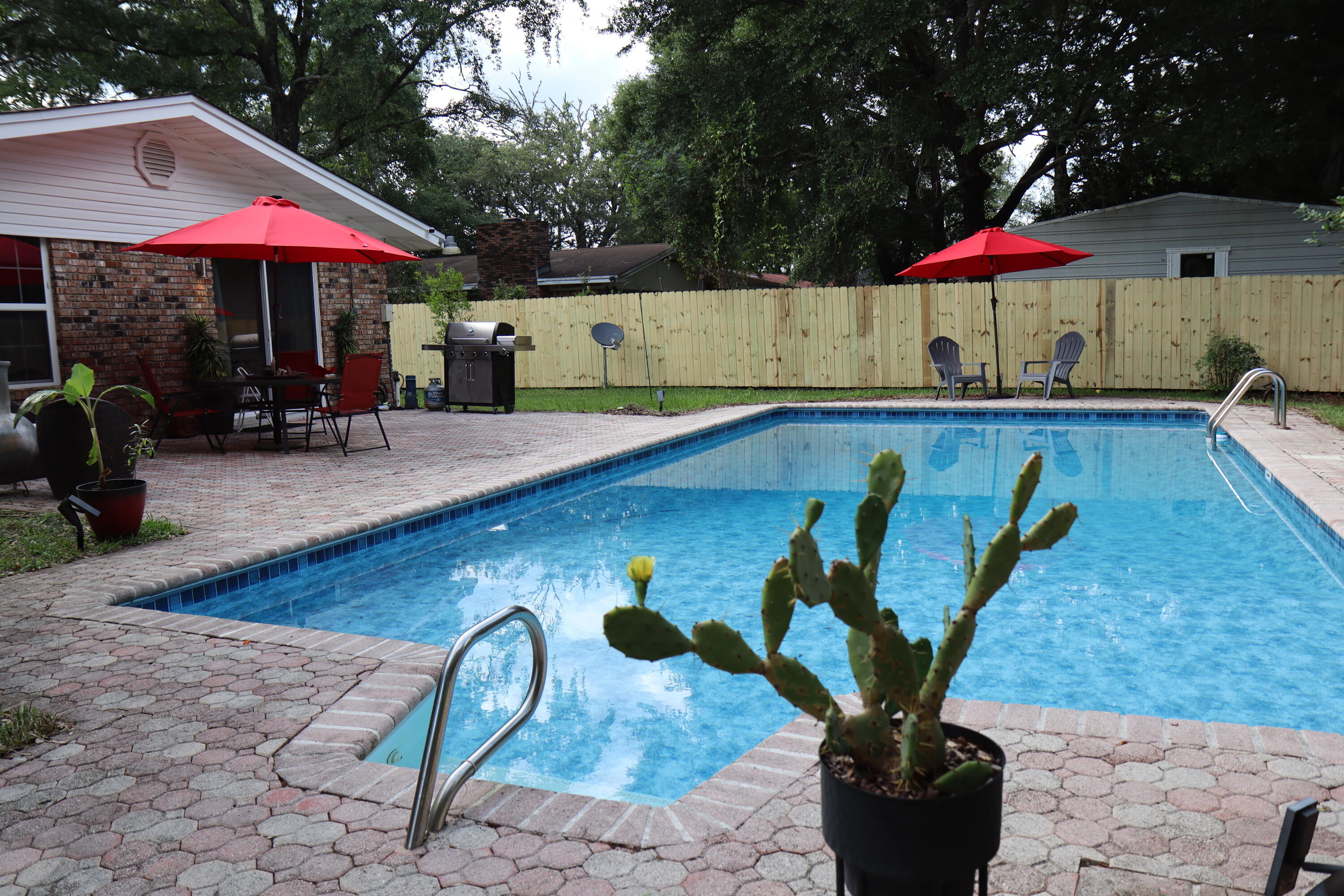 COUNTRY CLUB ESTATES - Residential