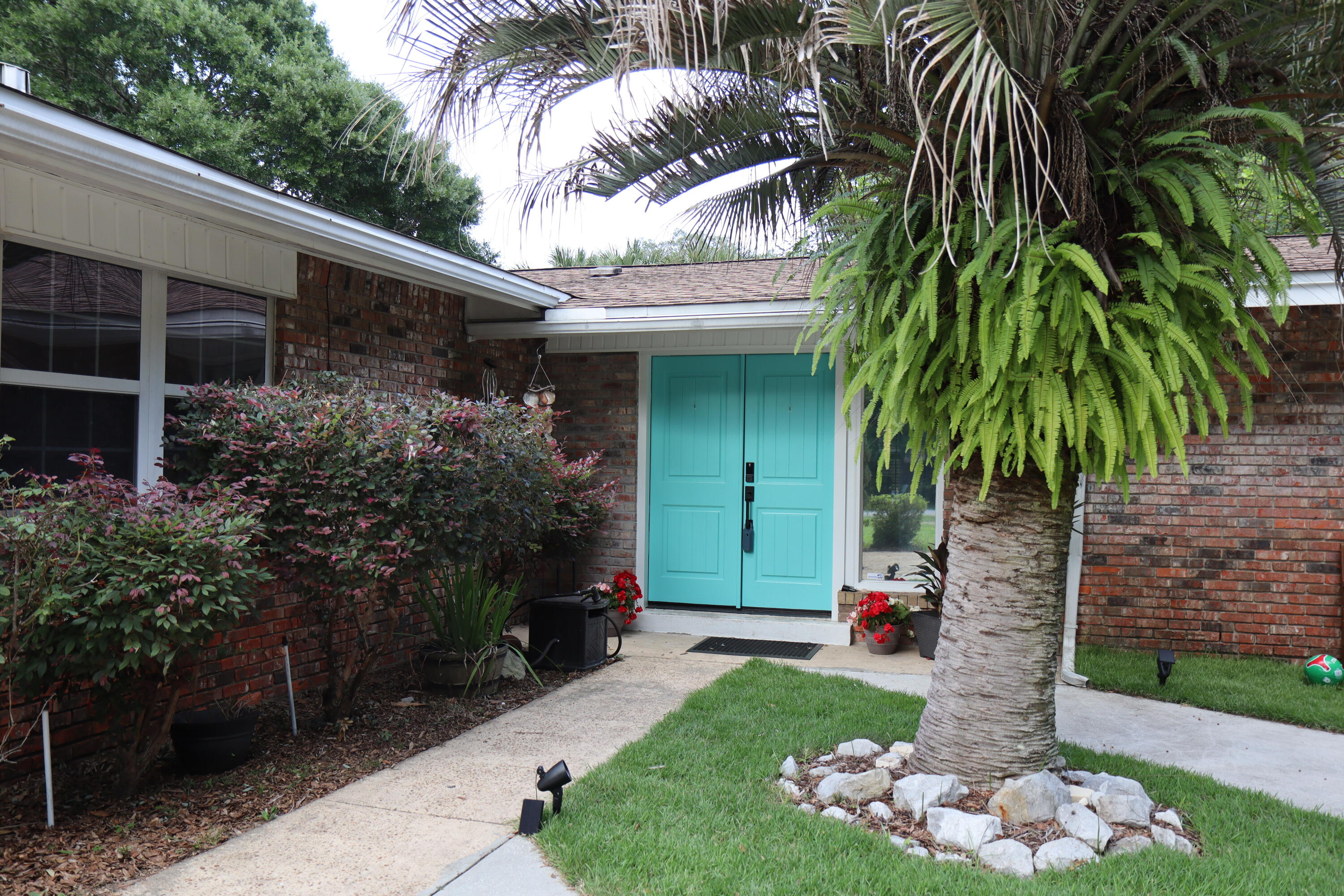 COUNTRY CLUB ESTATES - Residential