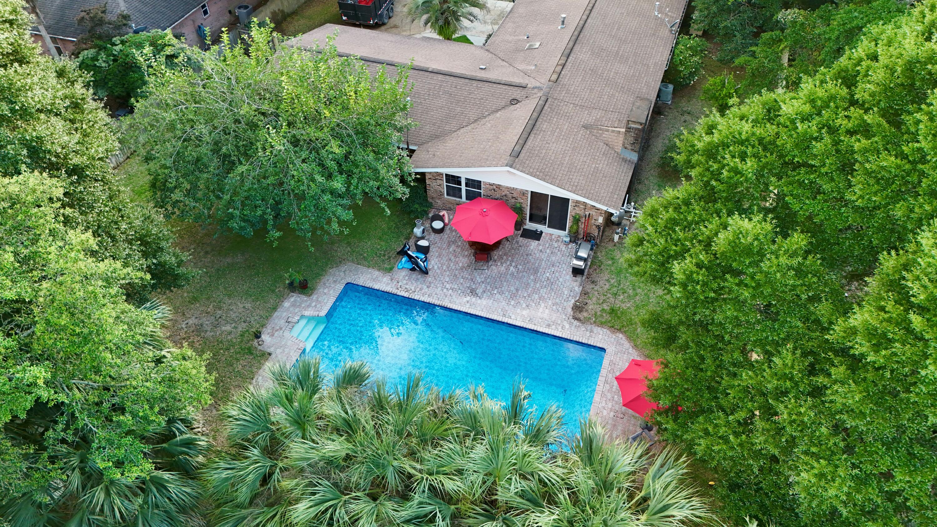 COUNTRY CLUB ESTATES - Residential
