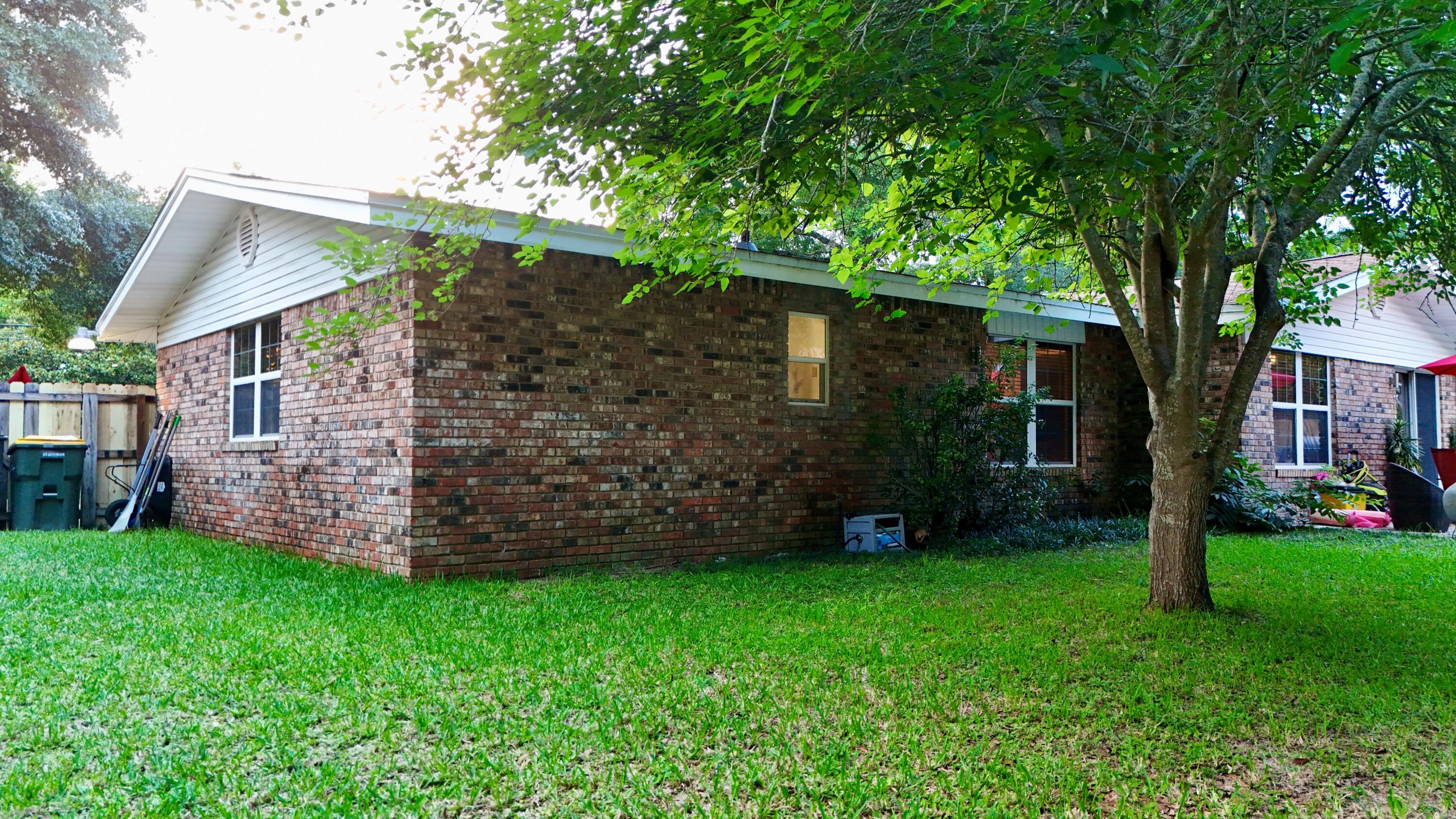 COUNTRY CLUB ESTATES - Residential