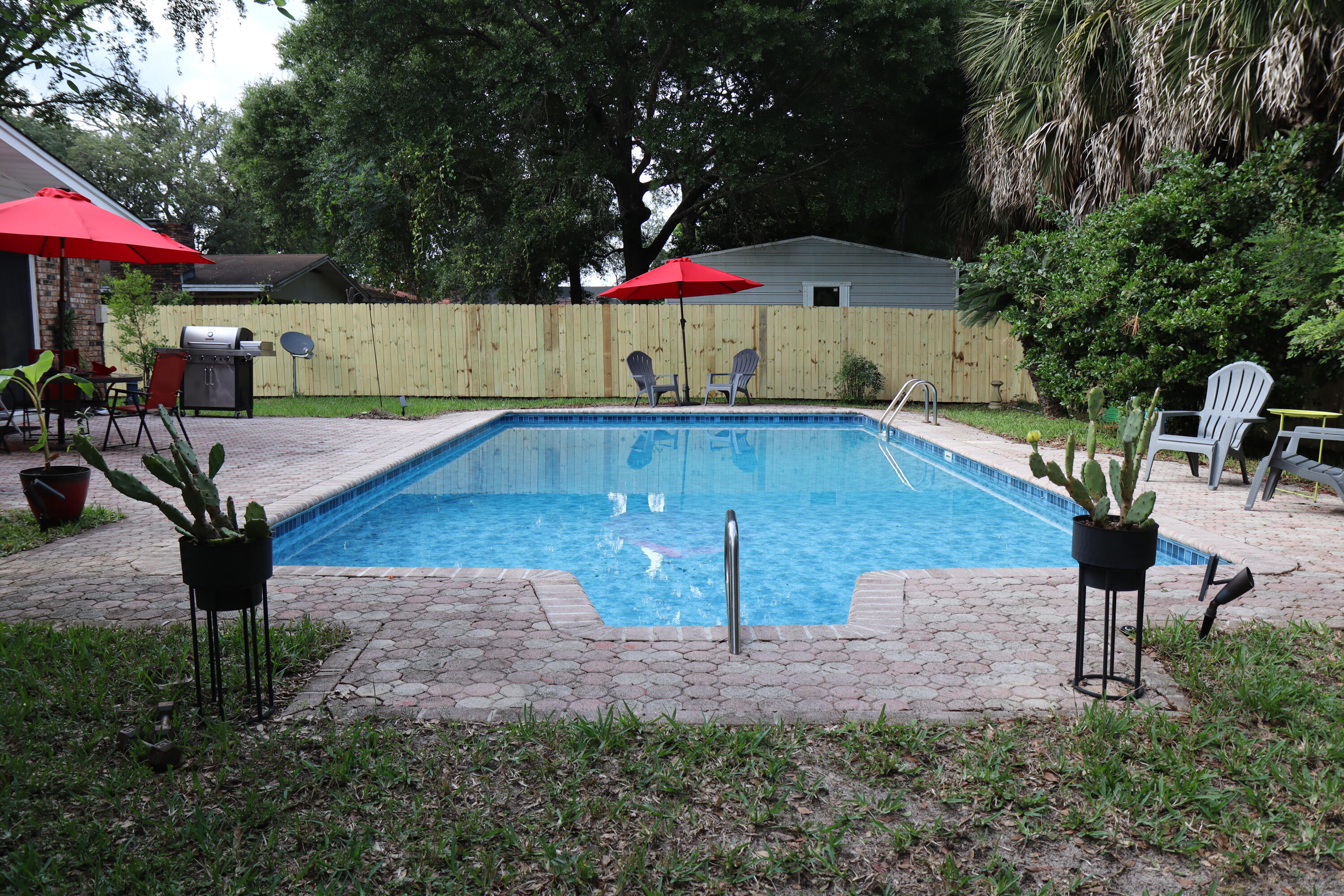 COUNTRY CLUB ESTATES - Residential