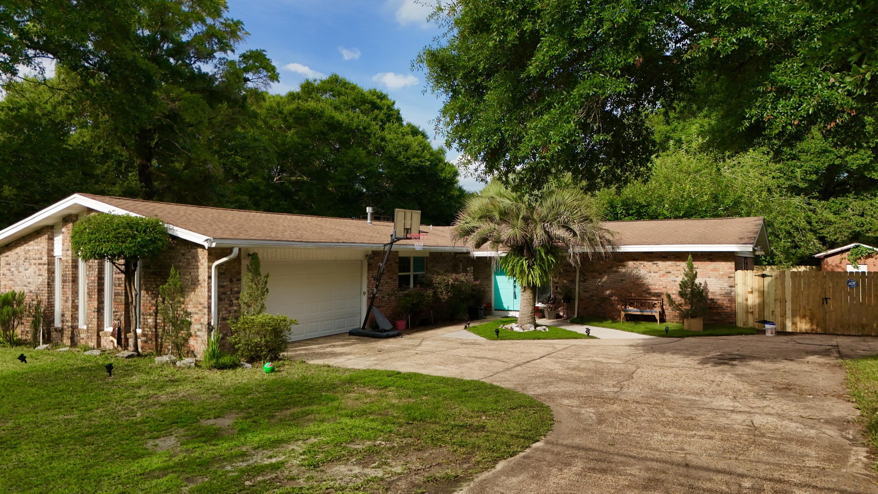 COUNTRY CLUB ESTATES - Residential