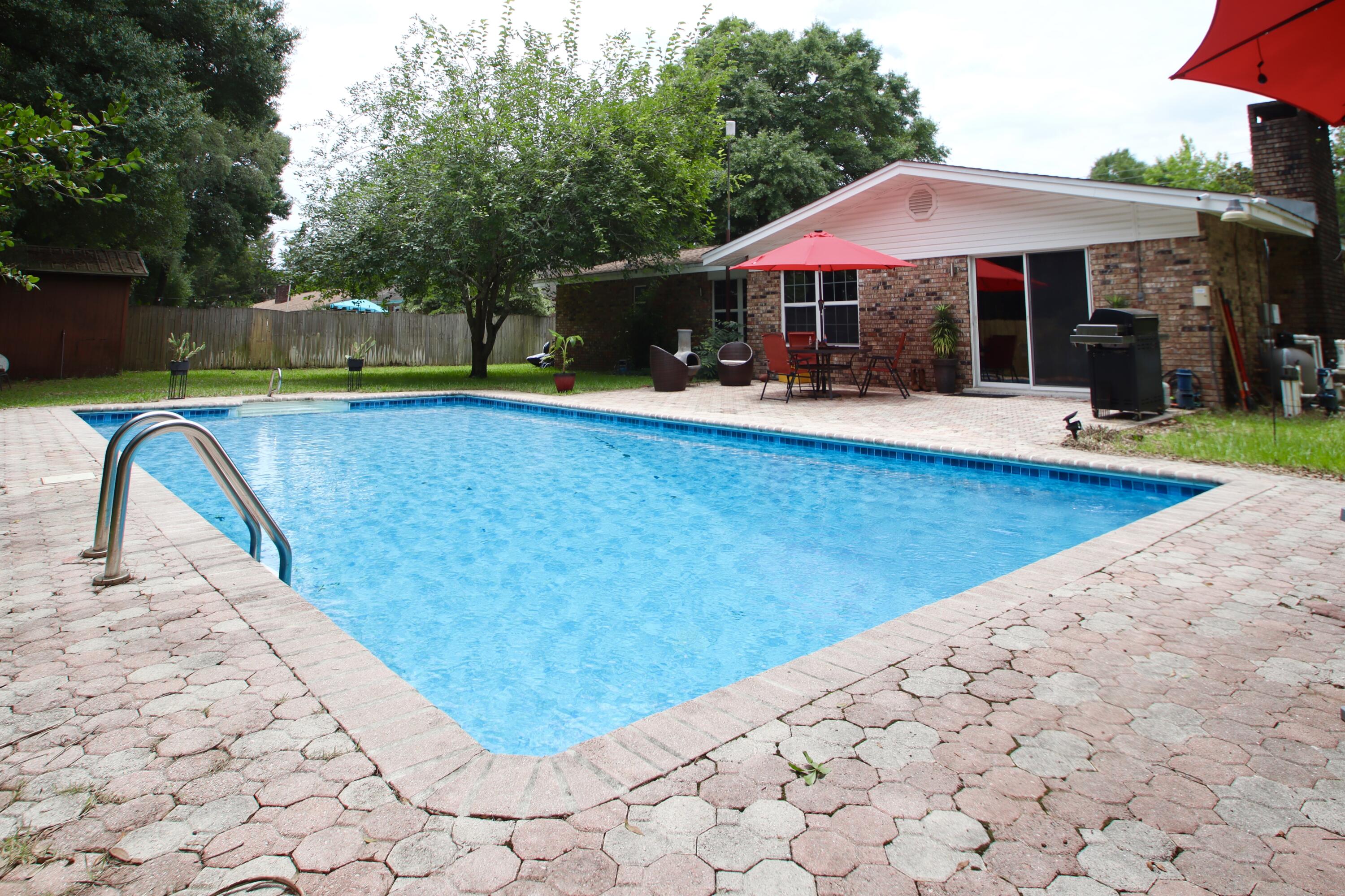 COUNTRY CLUB ESTATES - Residential