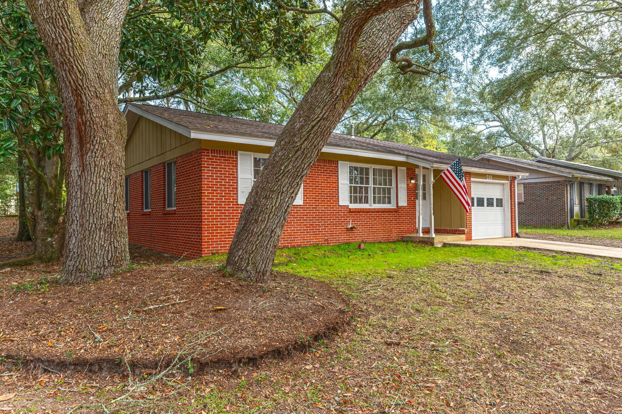 PINECREST HILLS - Residential Lease