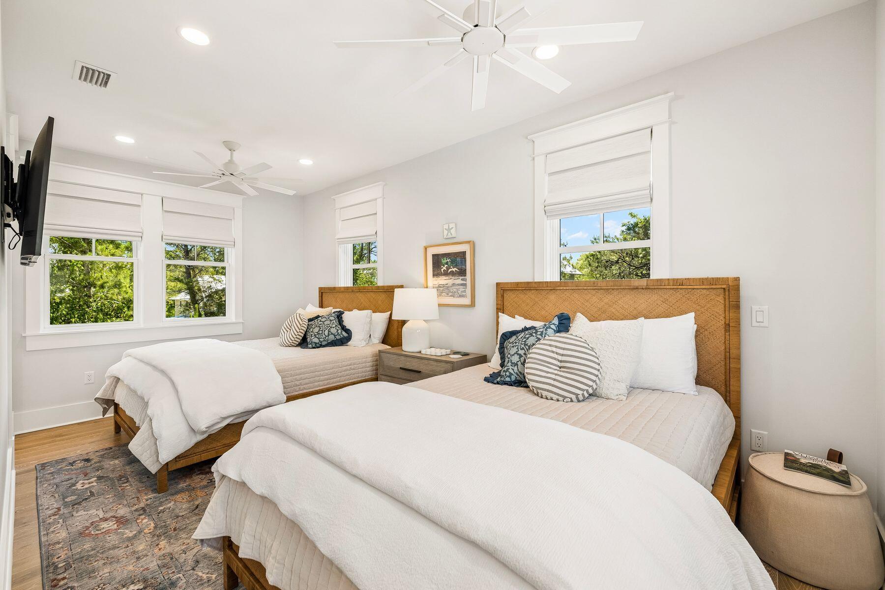 FOREST LAKES - Residential