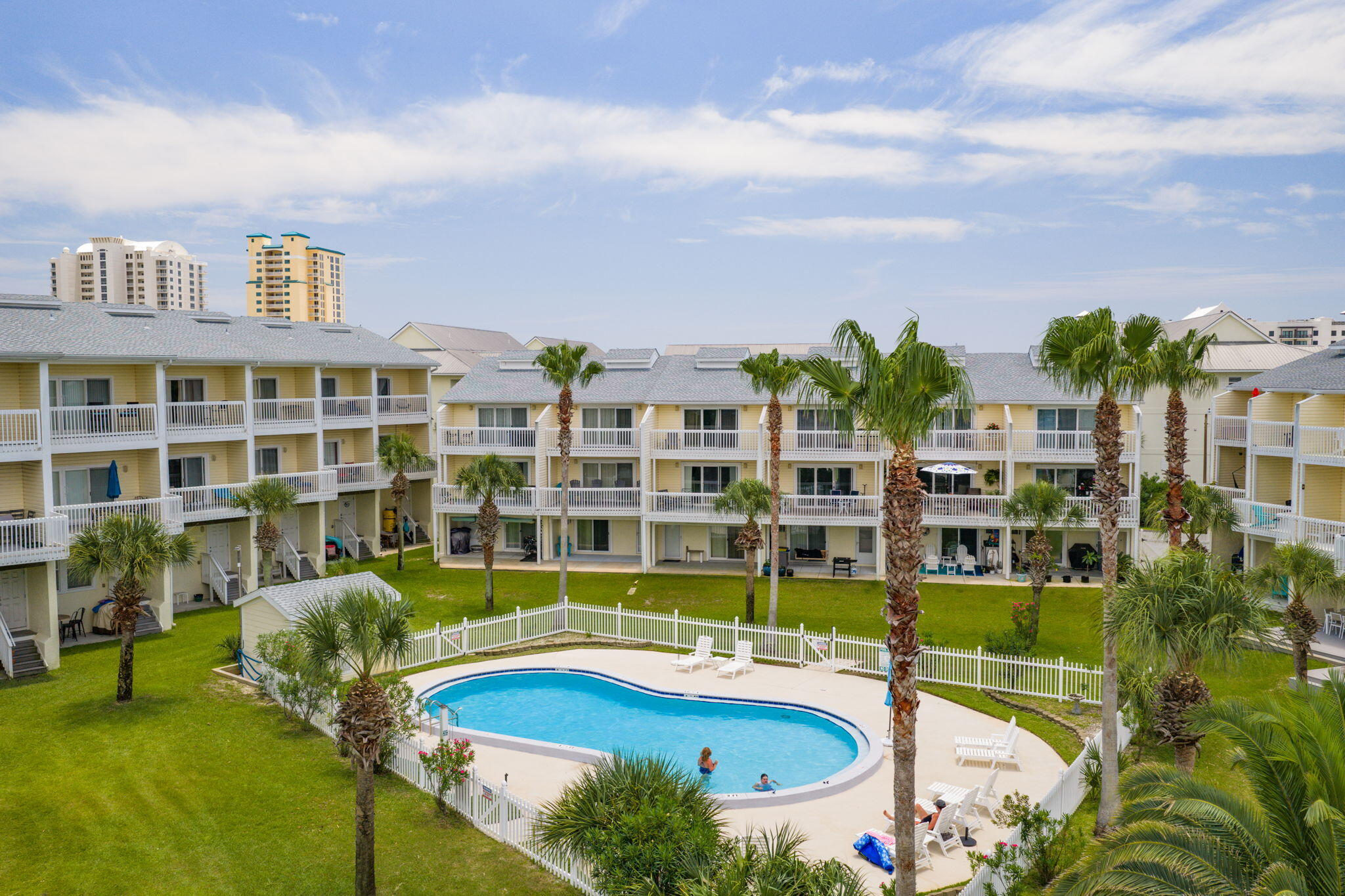 PARADISE POINT T/H - Residential