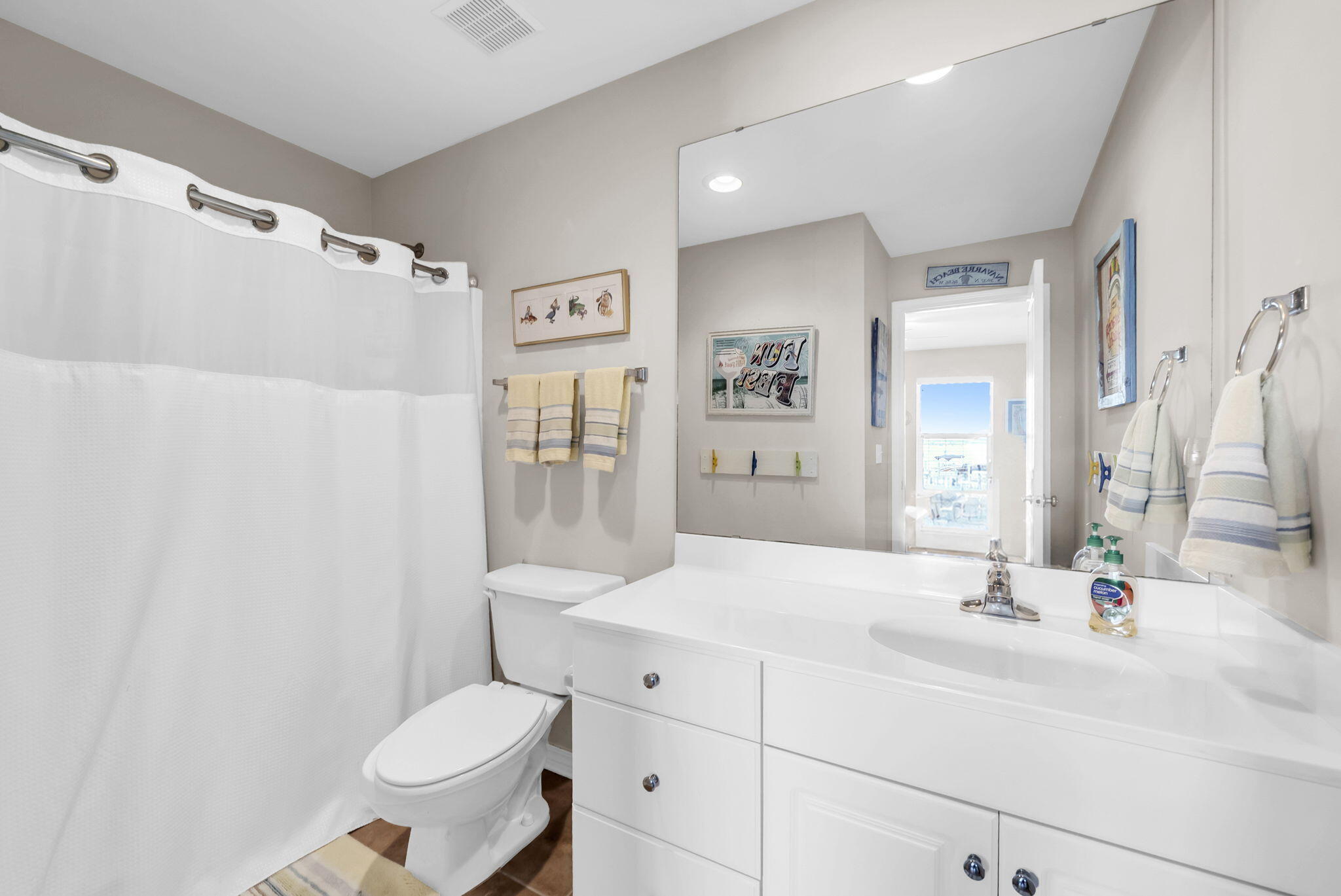 PARADISE POINT T/H - Residential