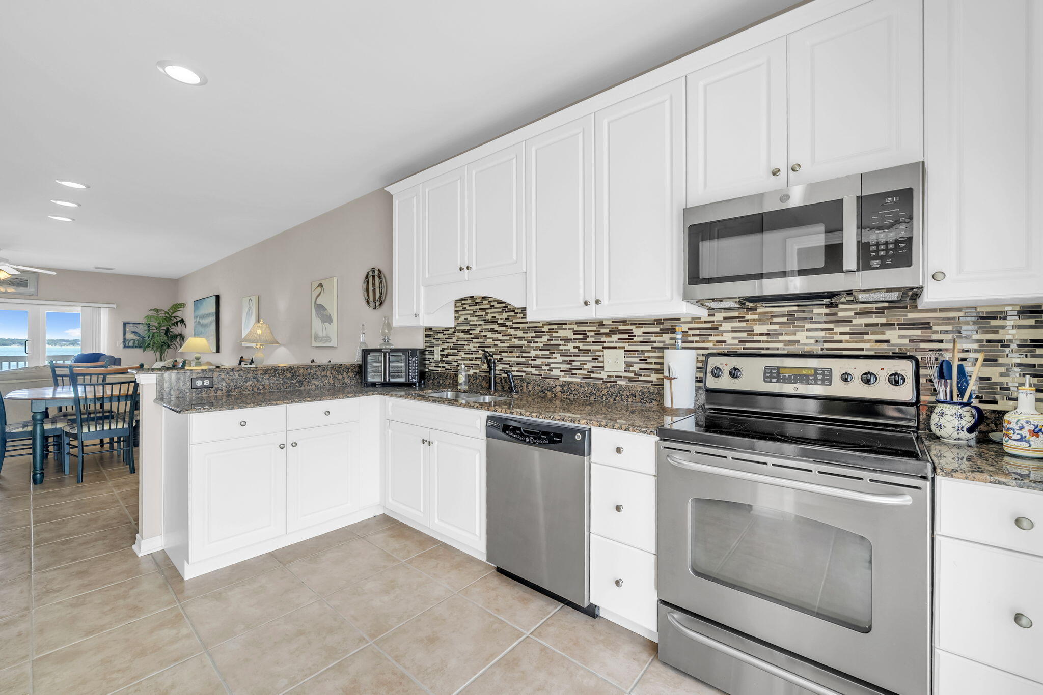 PARADISE POINT T/H - Residential
