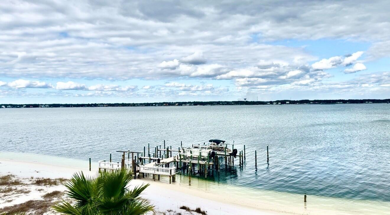 PARADISE POINT T/H - Residential