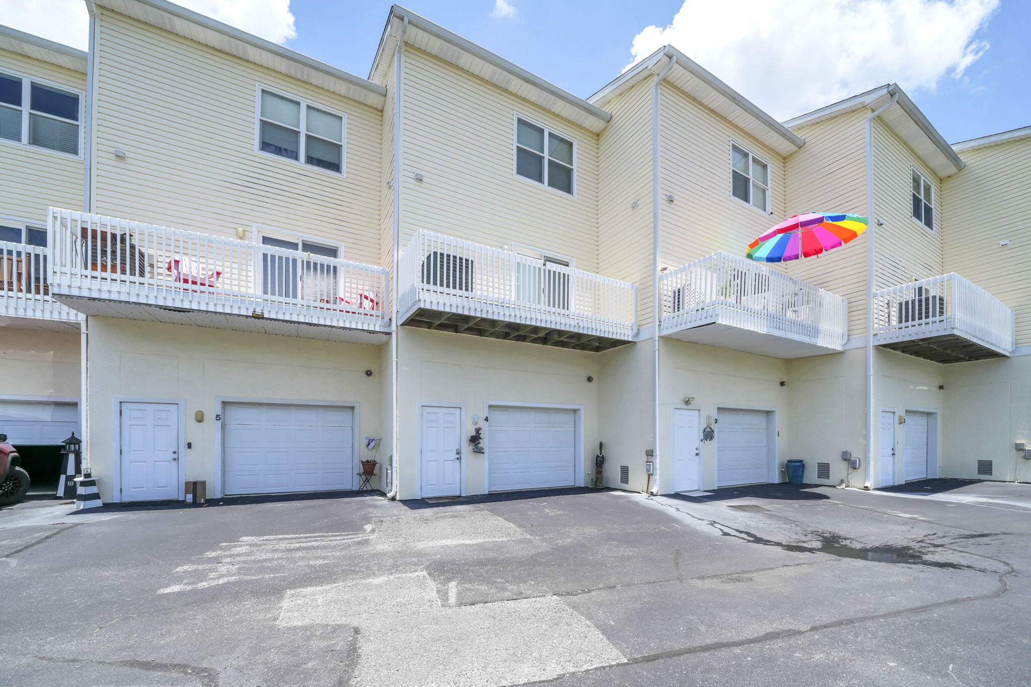PARADISE POINT T/H - Residential