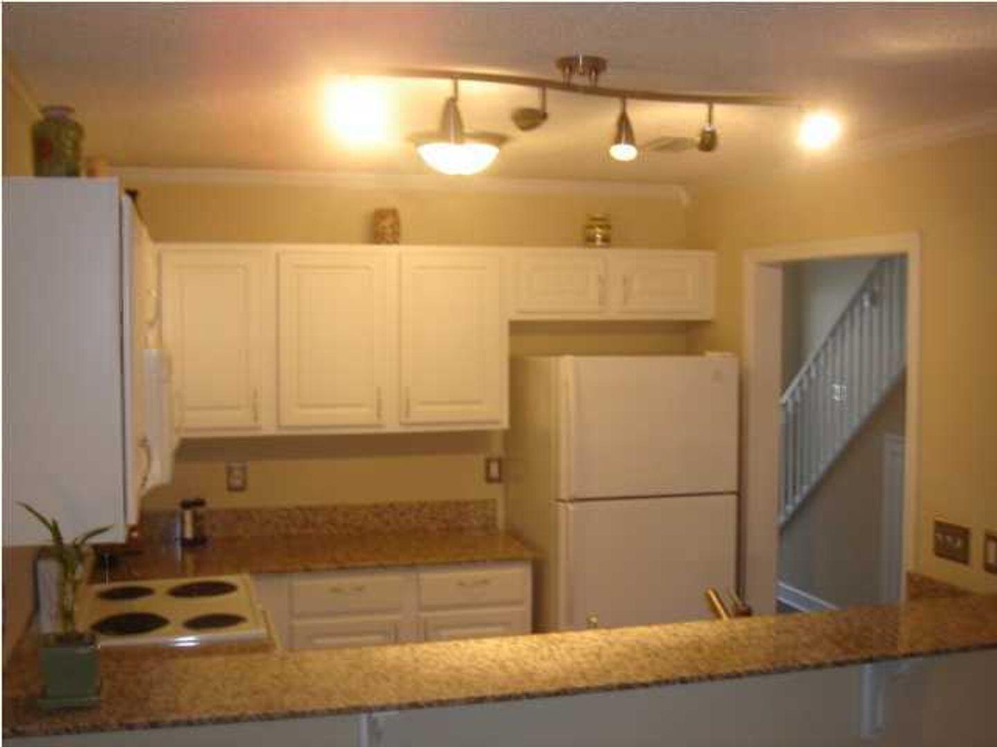 OAK PARK TOWNHOMES - Residential Lease