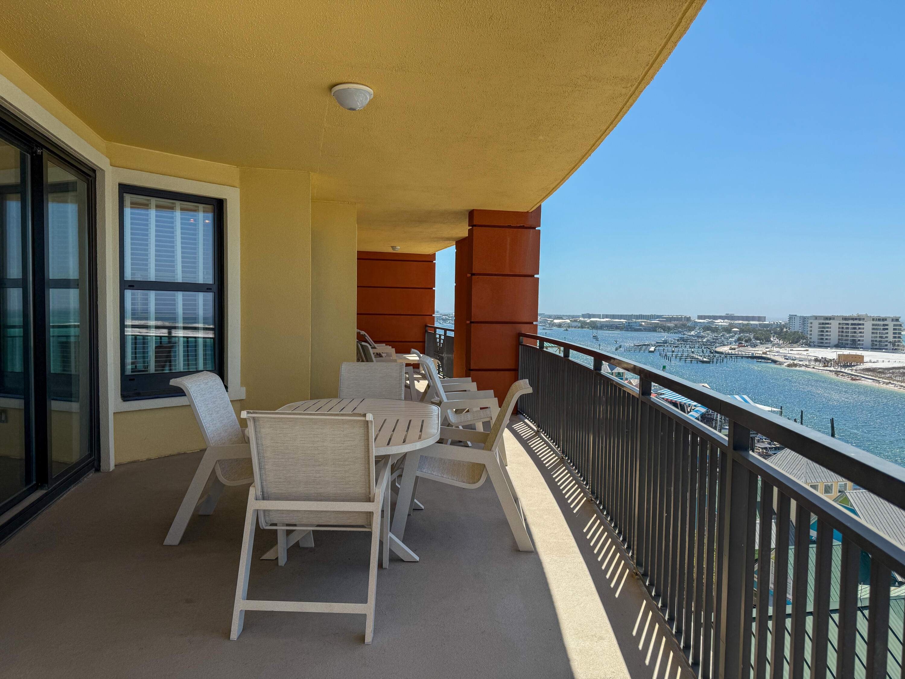 EMERALD GRANDE - Residential