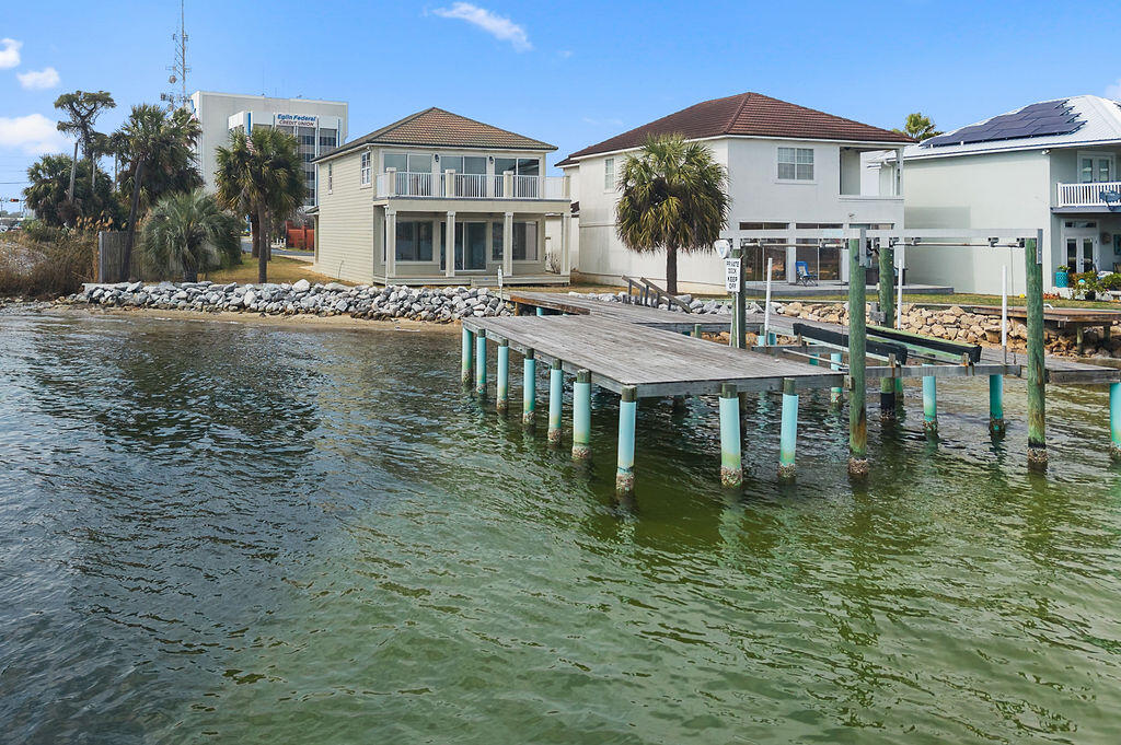 LIGHTHOUSE POINTE - Residential