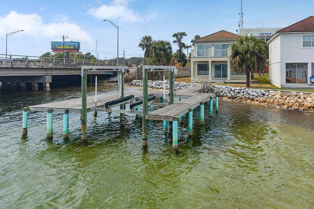 LIGHTHOUSE POINTE - Residential