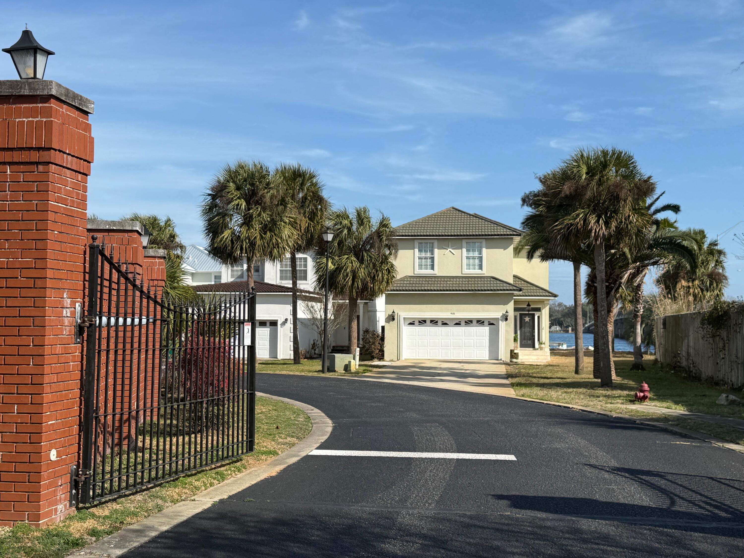 LIGHTHOUSE POINTE - Residential