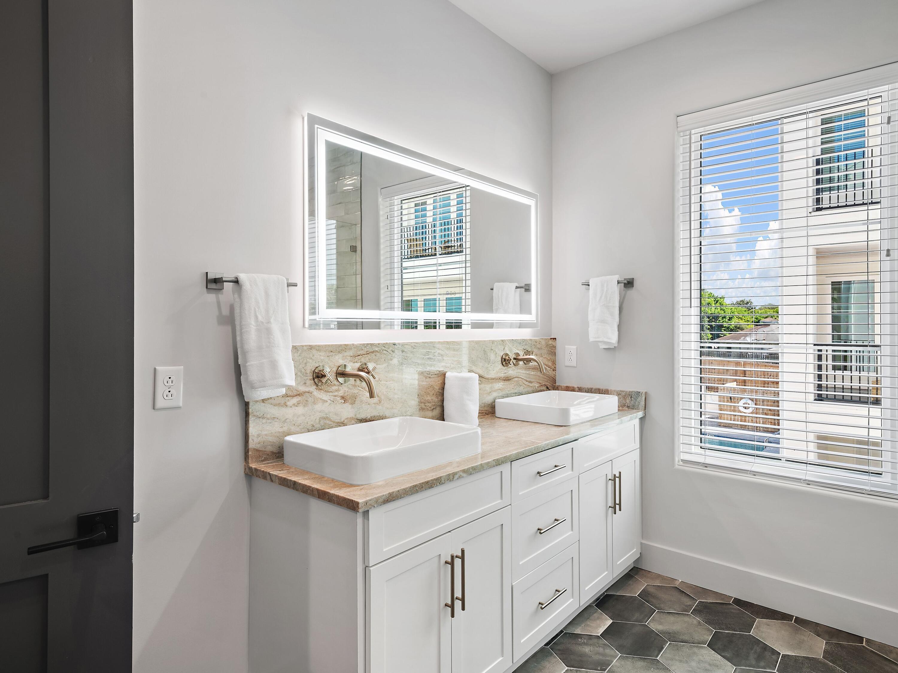 DeLuna Place Townhomes - Residential