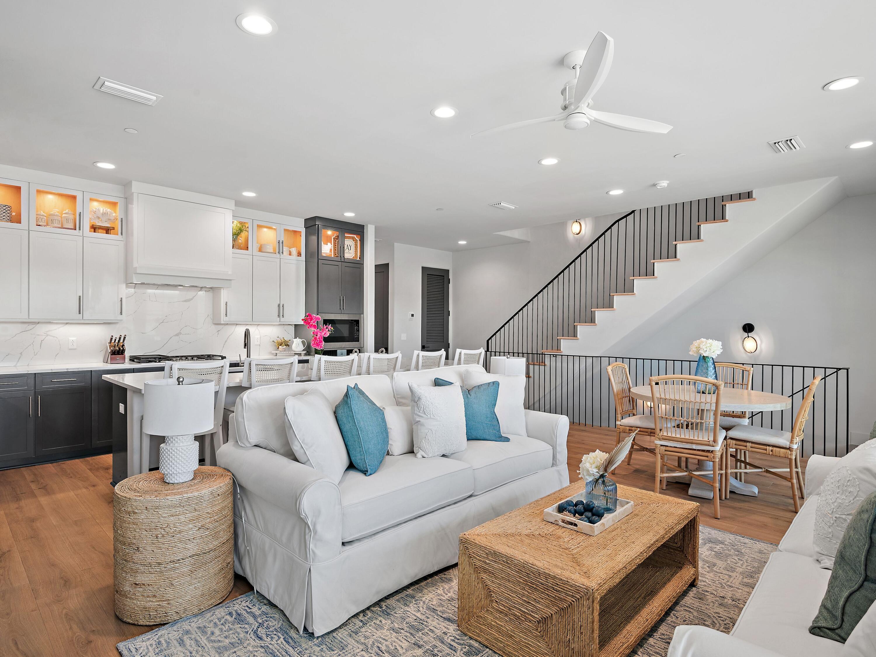 DeLuna Place Townhomes - Residential