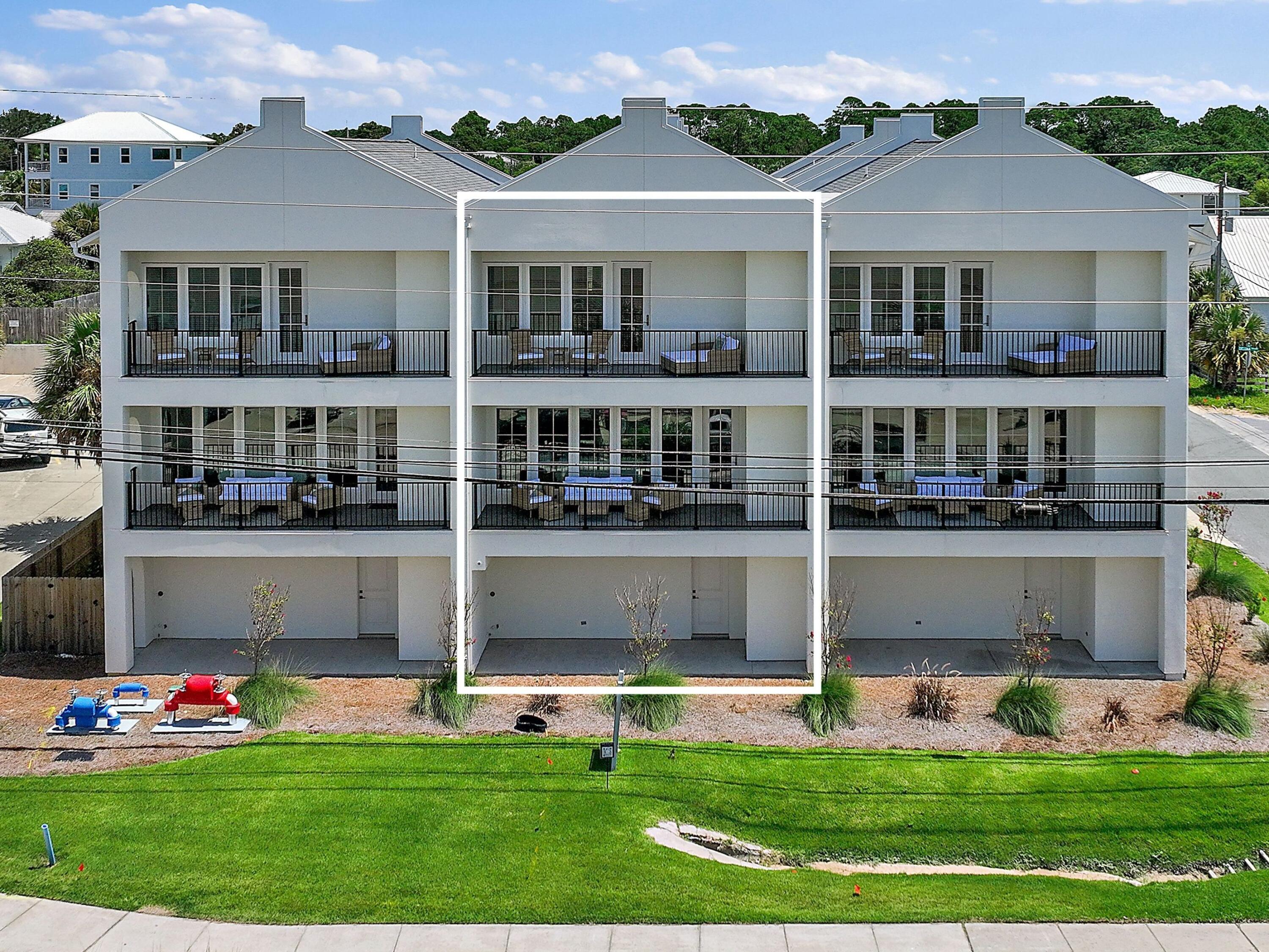 DeLuna Place Townhomes - Residential
