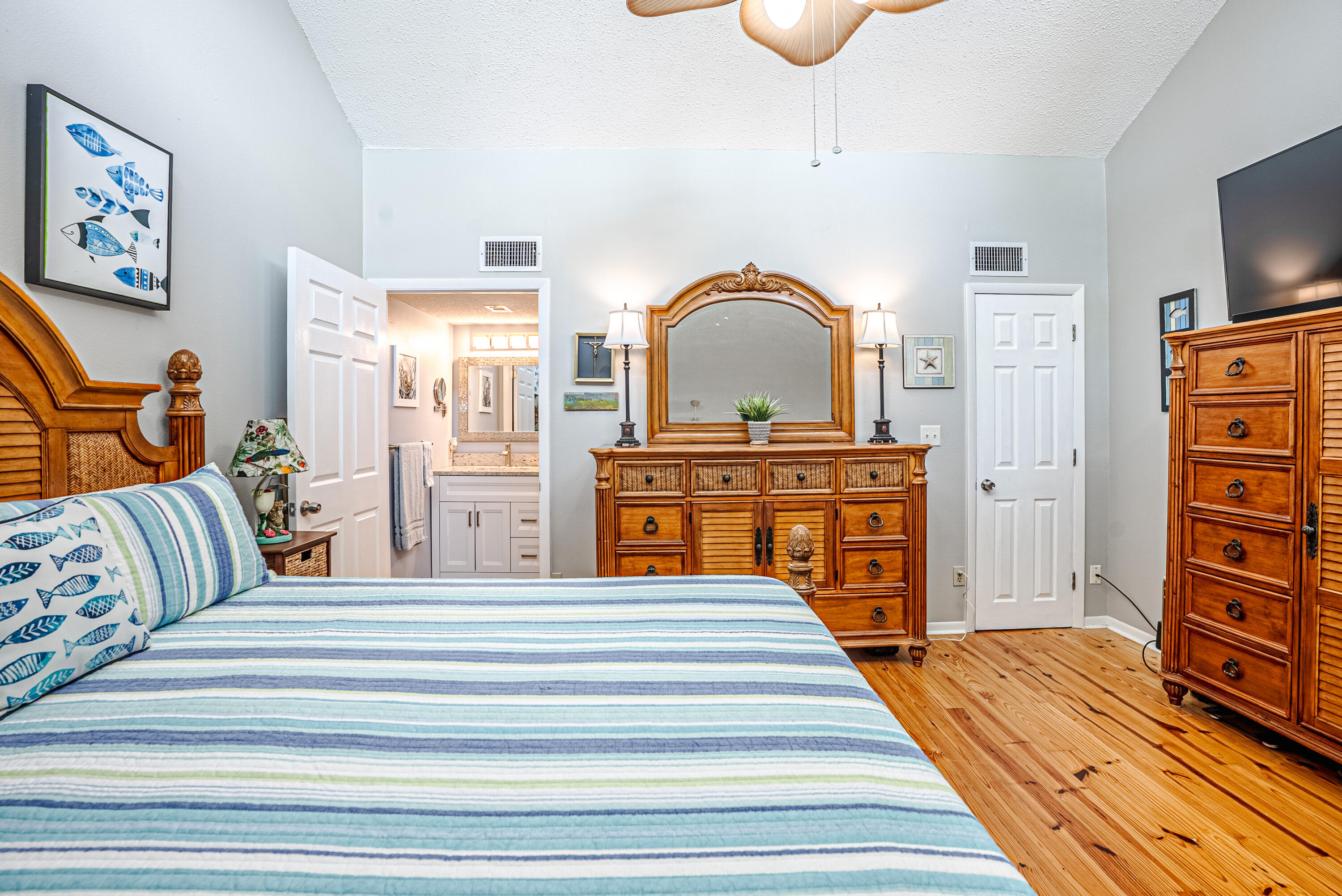 DOCKSIDE NORTH CONDO - Residential