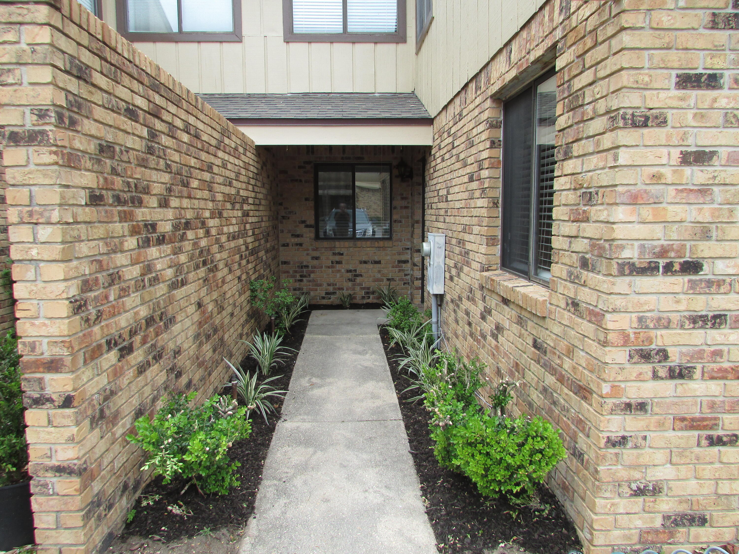 Welcome home to this beautifully maintained two-story townhome ideally located in the heart of northeast Pensacola! Nestled in the quiet Regency Park community, this property offers the perfect blend of comfort, convenience, and value.
Step inside to find an inviting open-concept living area with cathedral ceilings, a cozy wood-burning fireplace, and large windows that flood the space with natural light. The kitchen comes fully equipped with modern appliances, a breakfast bar, and plenty of cabinet storage -- perfect for everyday living or entertaining guests.
The primary suite upstairs features a large walk-in closet and a private bath, while the second bedroom and full bath downstairs provide a flexible layout ideal for guests, family, or a home office. The private fenced patio offers outdoor space for relaxing, gardening, or grilling.
Additional highlights include:
• Washer & dryer hookups
• Central heating and cooling
• Tile and carpeted flooring
• Two-car parking pad
• Low-maintenance brick exterior
• Close to Scenic Heights Elementary, Ferry Pass Middle, and Washington High School
Conveniently located just minutes from downtown Pensacola, Sacred Heart Hospital, Pensacola State College, and Pensacola International Airport, this home is also a short drive to the beaches and major shopping centers.